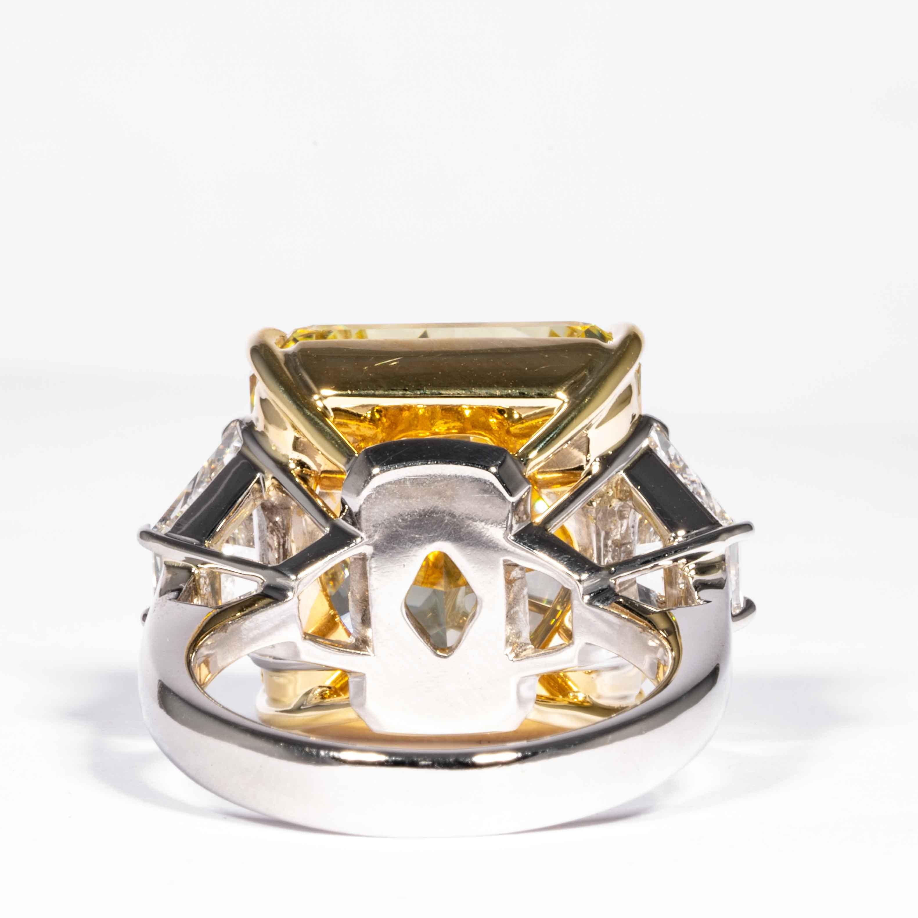 Shreve, Crump & Low GIA Certified 20.24 Carat Fancy Intense Yellow Diamond Ring In New Condition For Sale In Boston, MA