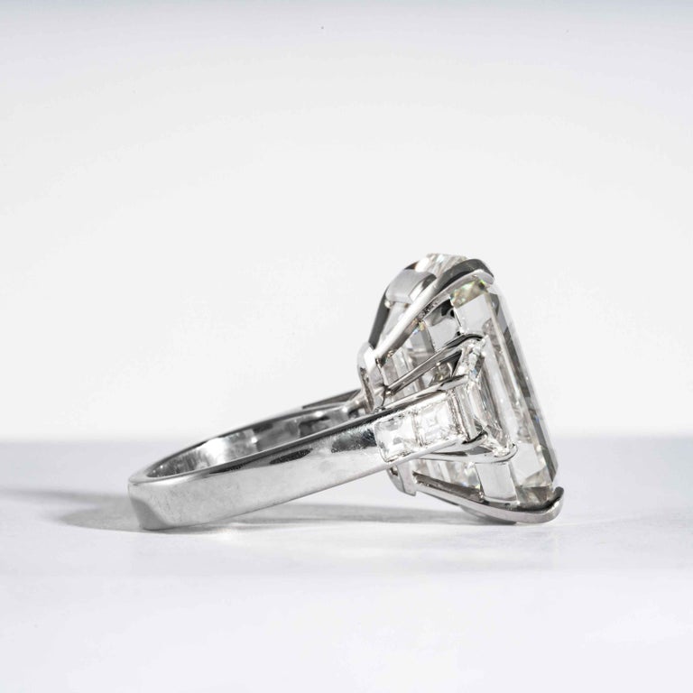 Shreve, Crump & Low GIA Certified 22.02 Carat J VS2 Emerald Cut Diamond Ring For Sale 3