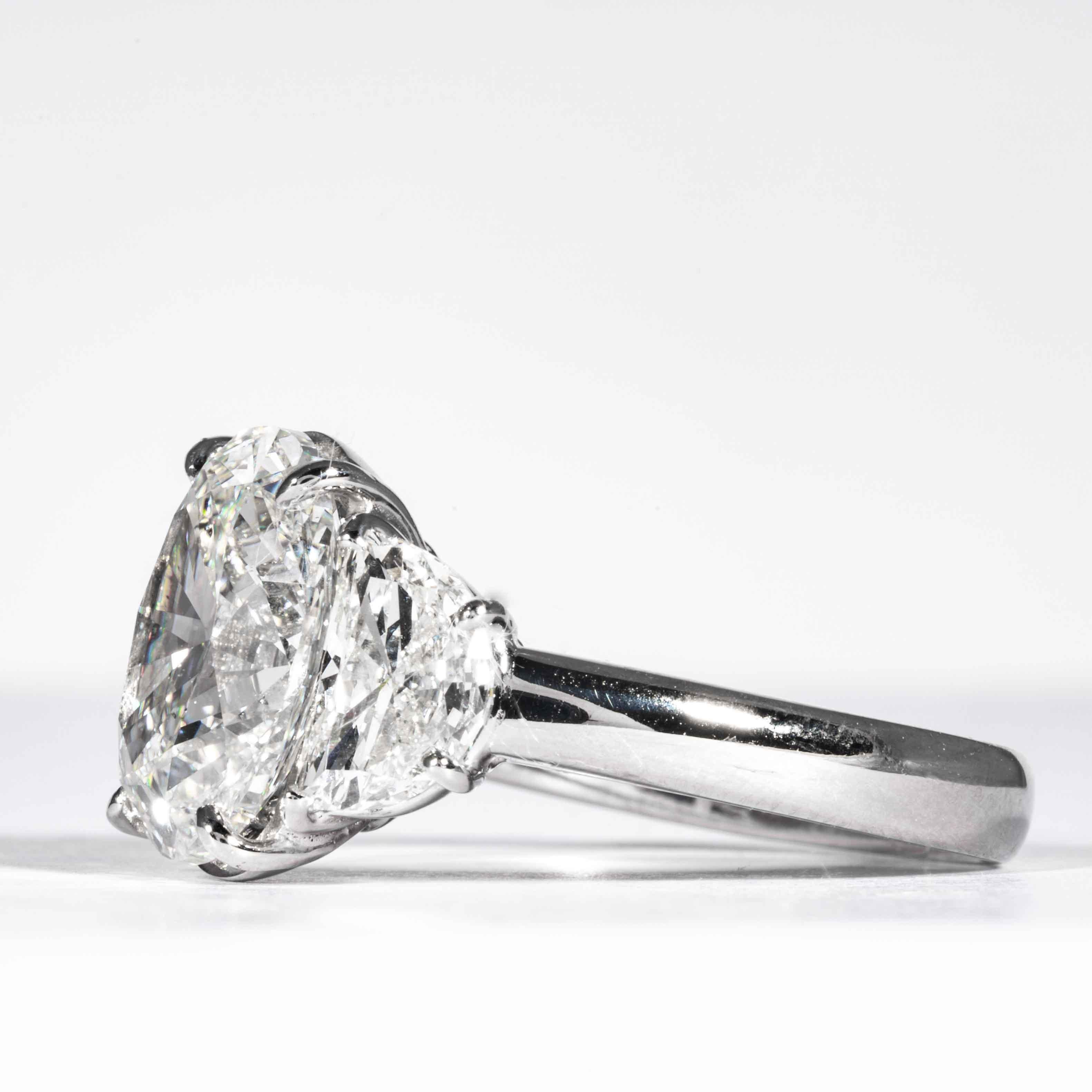 Shreve, Crump & Low GIA Certified 4.12 Carat G SI1 Oval Cut Diamond 3-Stone Ring In New Condition In Boston, MA