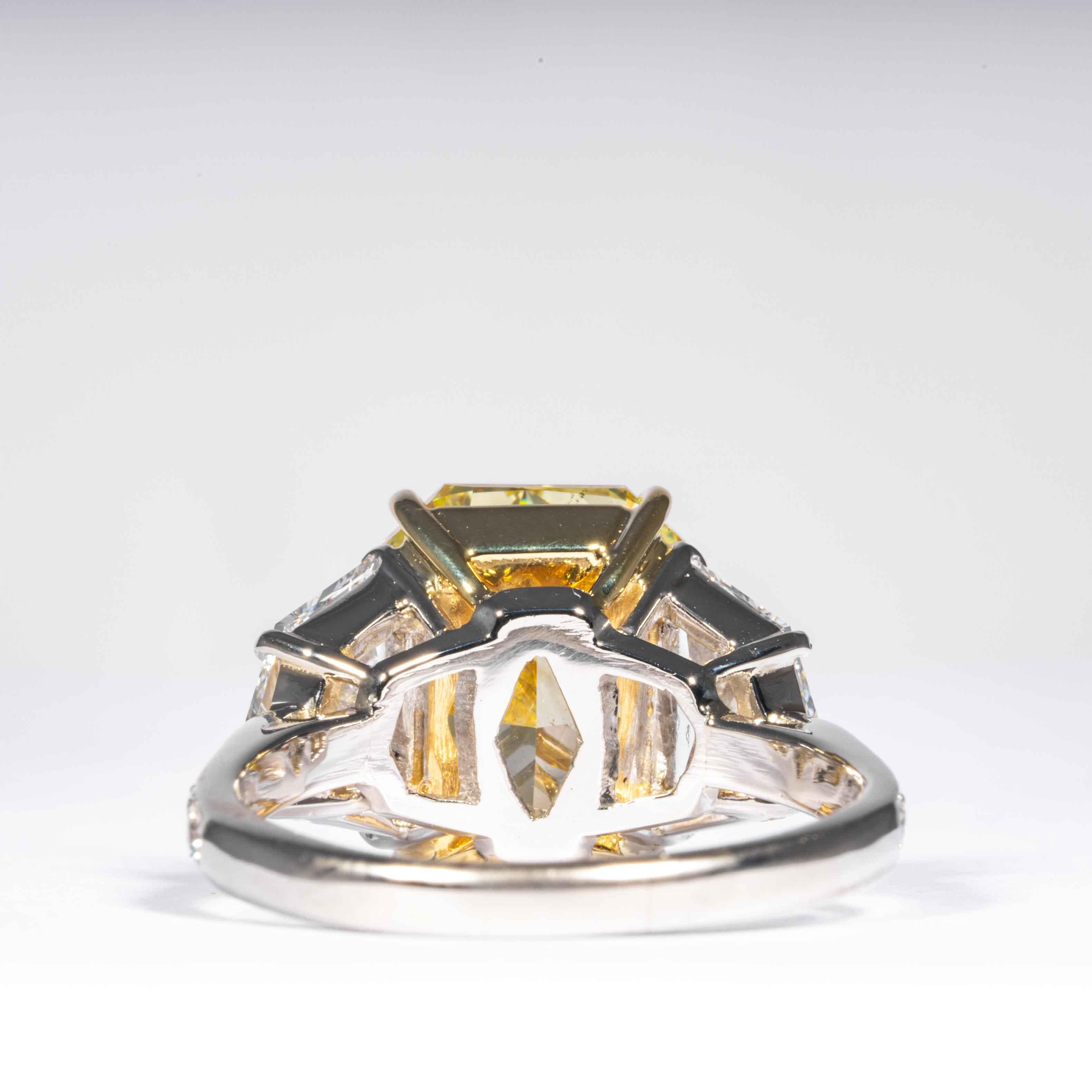 Women's Shreve, Crump & Low GIA Certified 5.07 Carat Fancy Intense Yellow Diamond Ring For Sale