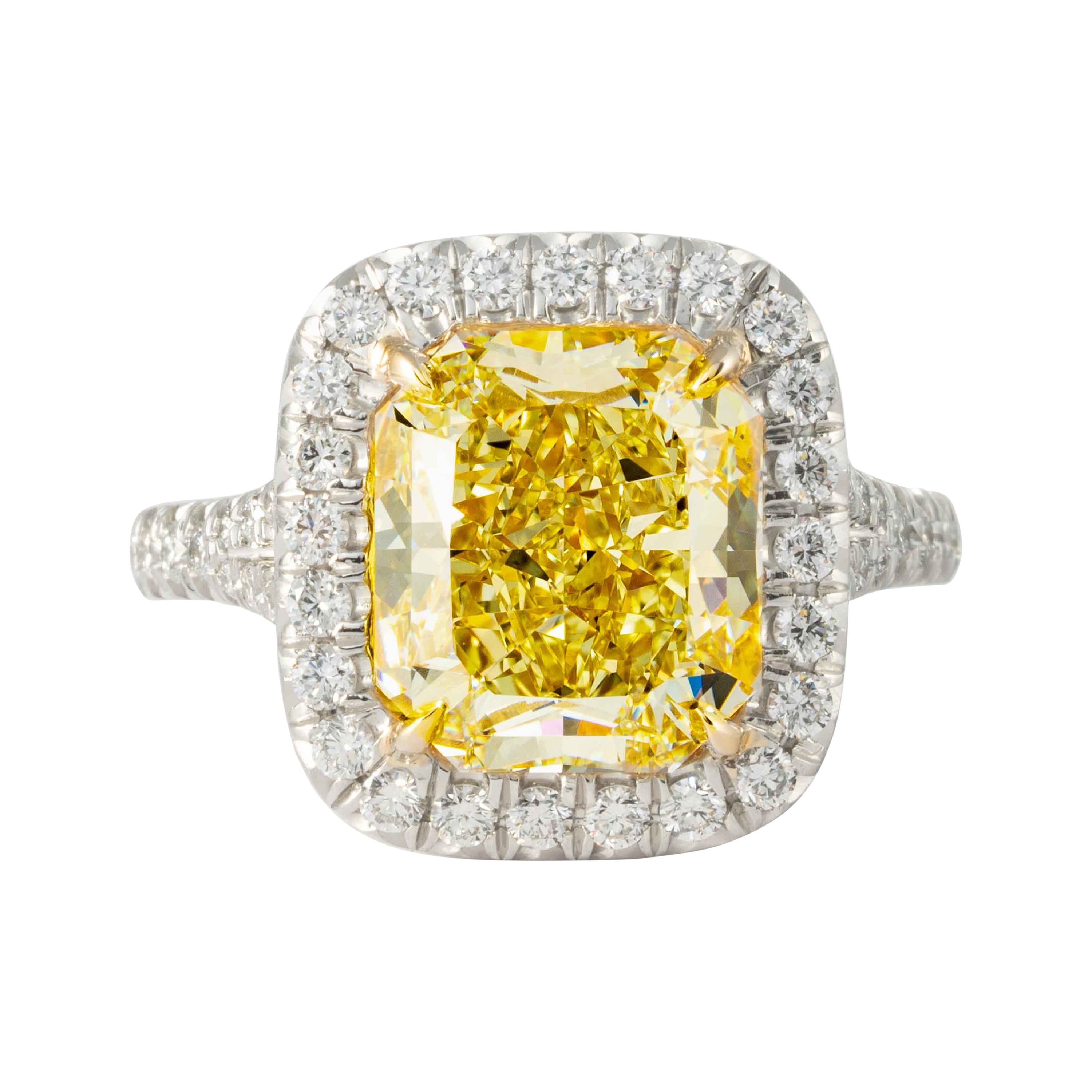 Shreve, Crump & Low GIA Certified 5.27 Carat Fancy Yellow Radiant Cut Plat Ring