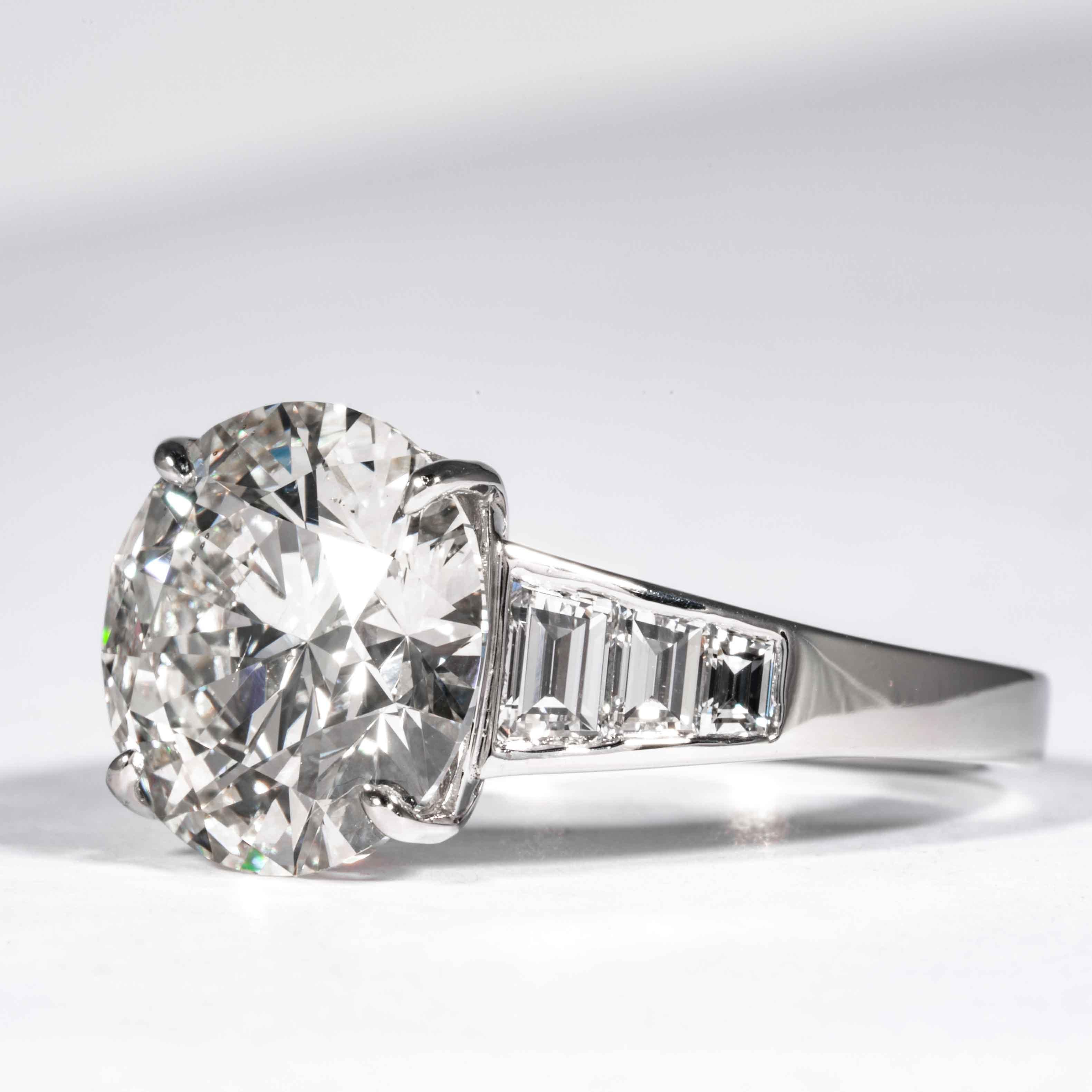 Shreve, Crump & Low, GIA-zertifizierter 5,60 Karat J SI1 runder Brillant-Diamantring im Zustand „Neu“ im Angebot in Boston, MA