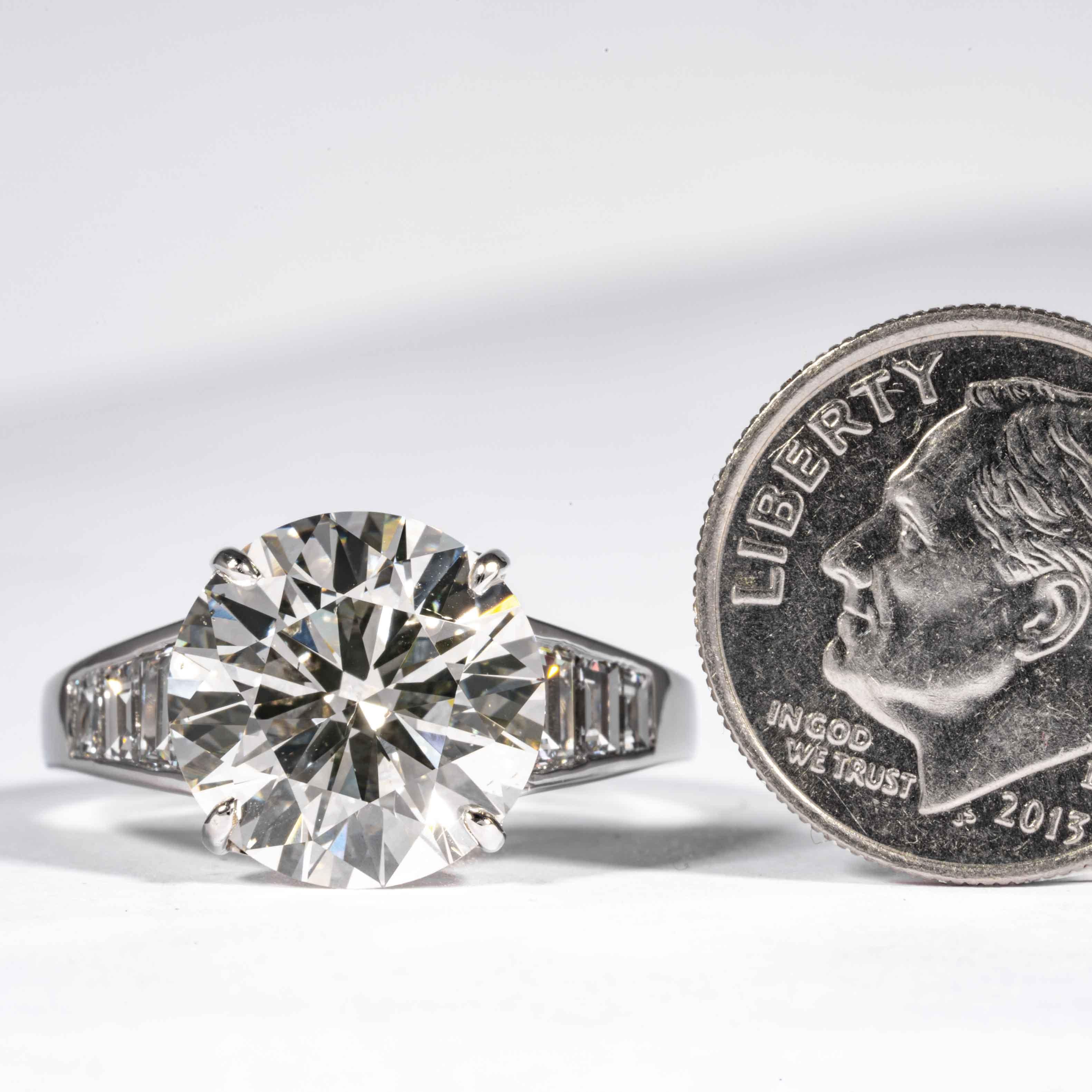 Shreve, Crump & Low, GIA-zertifizierter 5,60 Karat J SI1 runder Brillant-Diamantring im Angebot 3