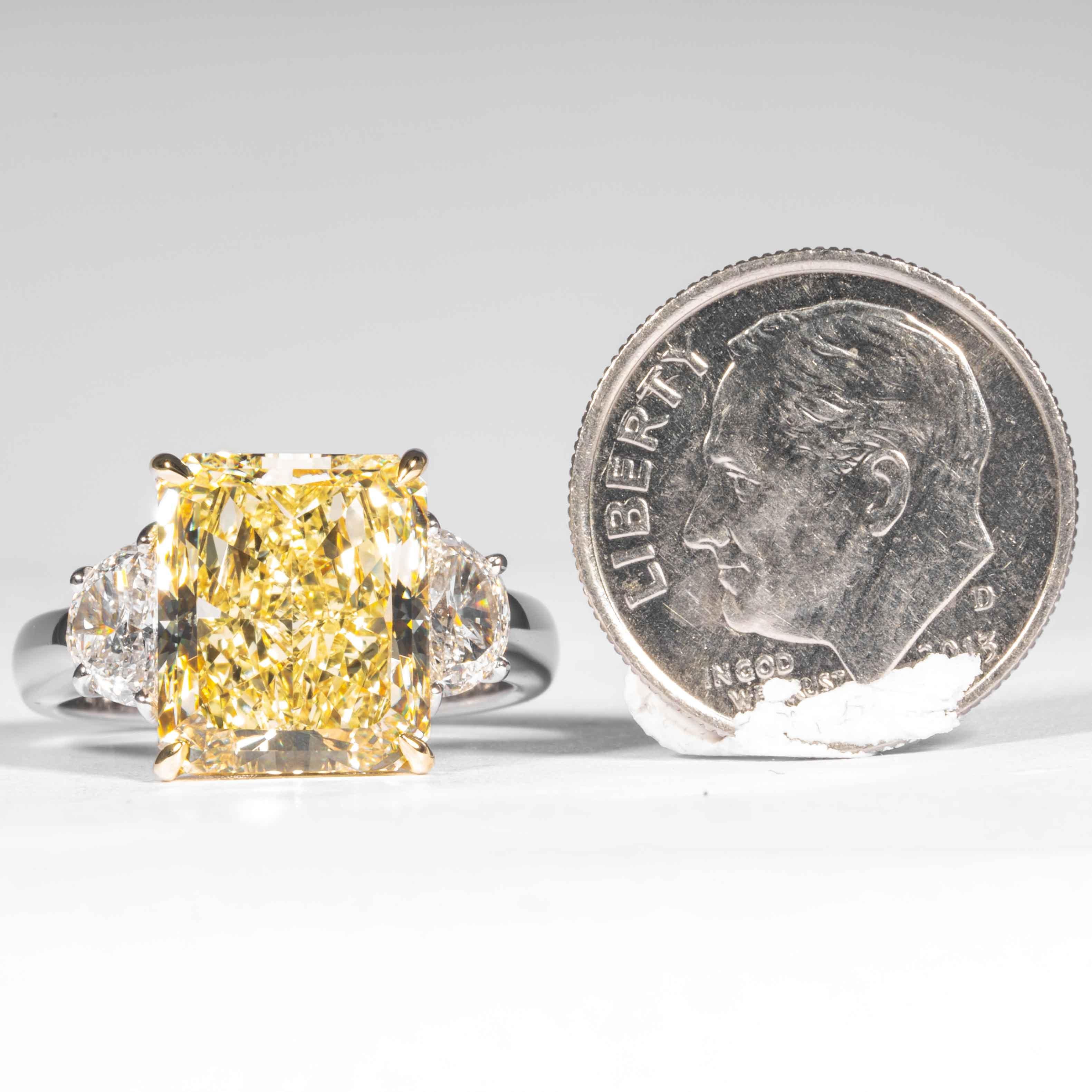 Bague Shreve, Crump & Low en diamant jaune radiant de 5,87 carats certifié par le GIA en vente 3