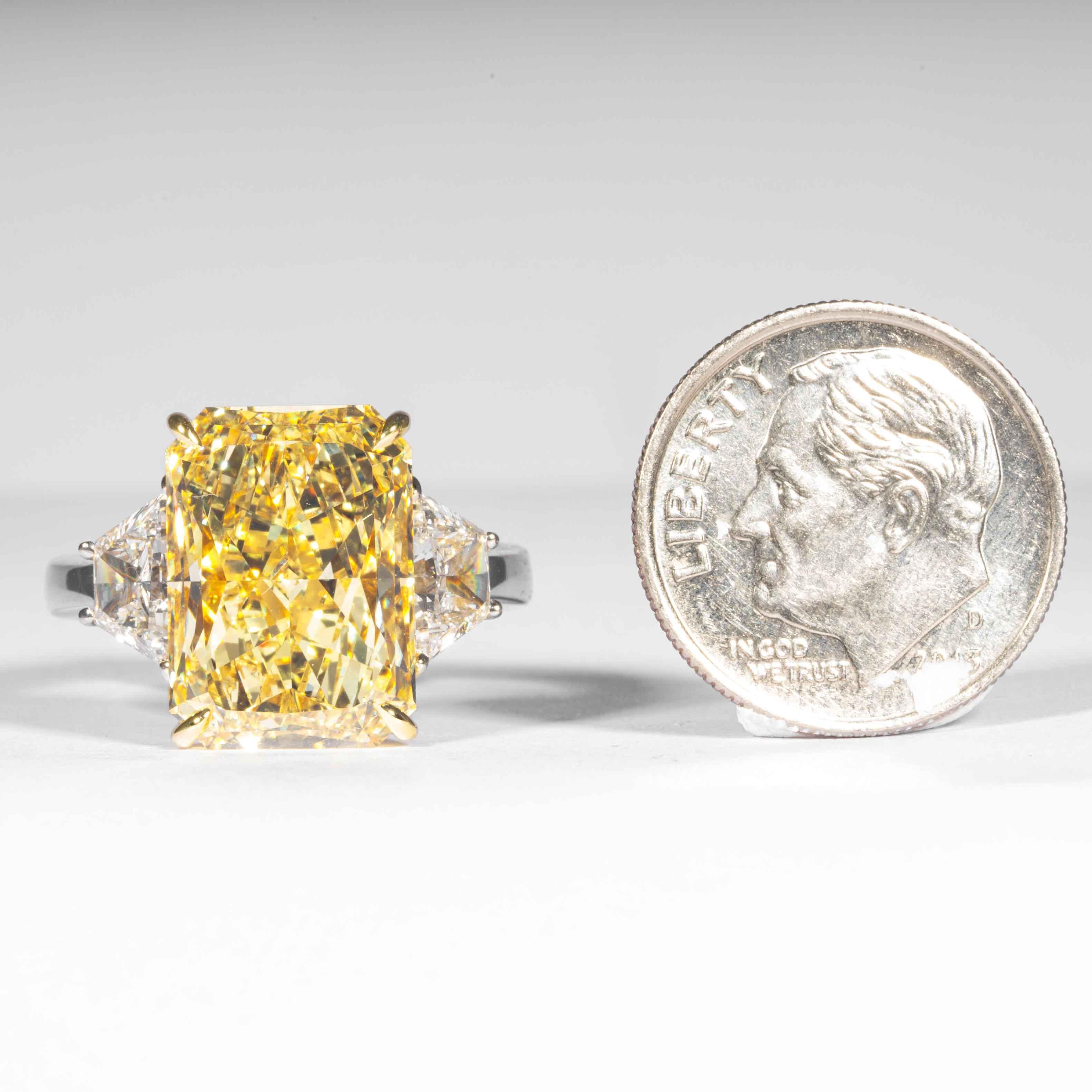 Shreve, Crump & Low GIA Certified 7.95 Carat Fancy Yellow Radiant Diamond Ring For Sale 1