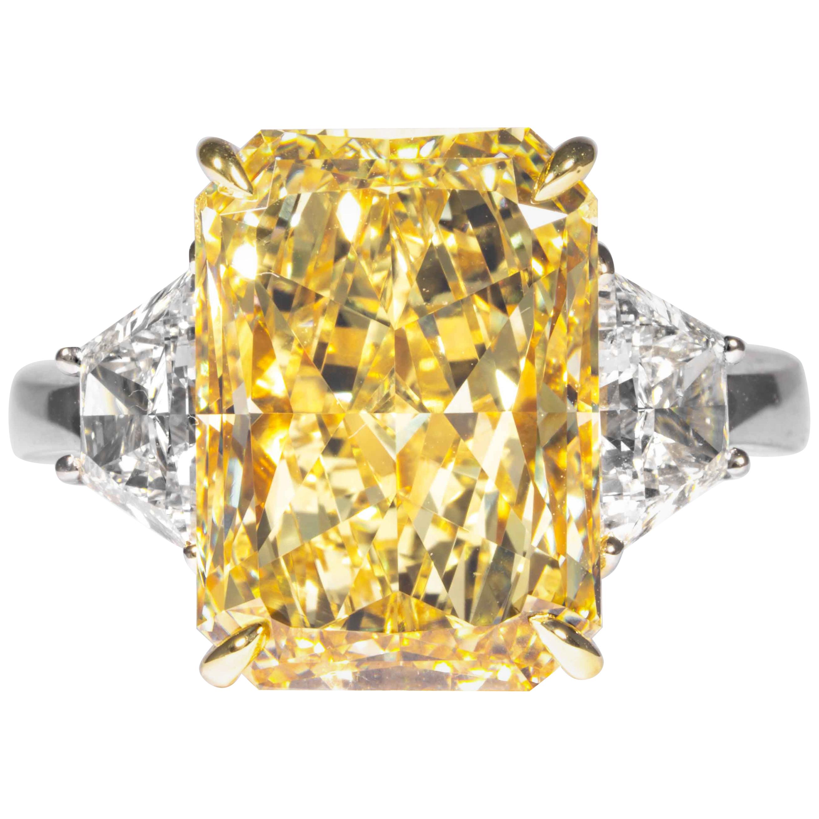 Shreve, Crump & Low GIA Certified 7.95 Carat Fancy Yellow Radiant Diamond Ring For Sale
