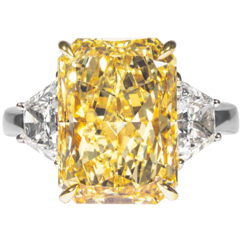 3.01 Carat Radiant Fancy Yellow Diamond Ring For Sale at 1stDibs