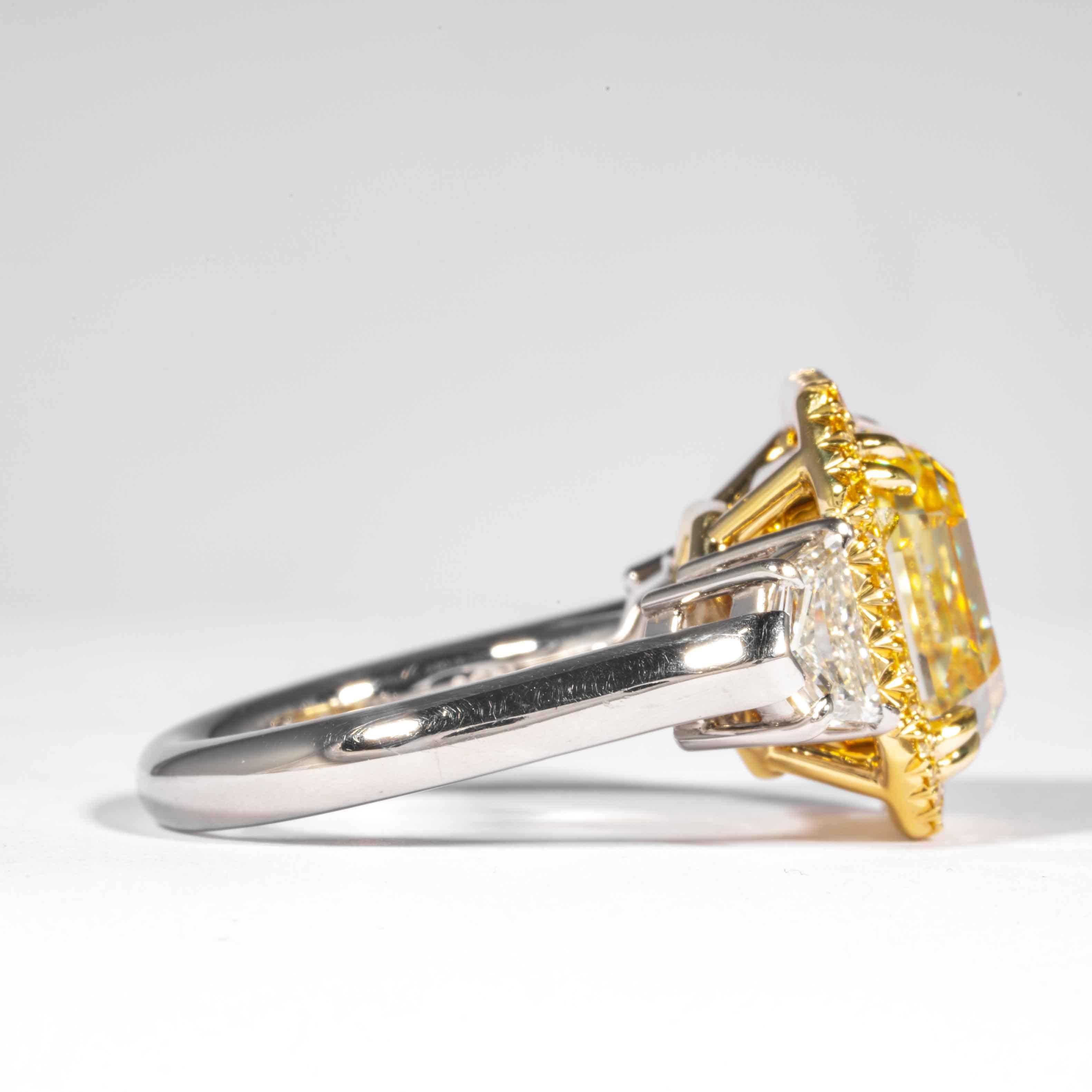 Women's Shreve, Crump & Low GIA Certified 8.02 Carat Fancy Yellow Asscher Diamond Ring For Sale