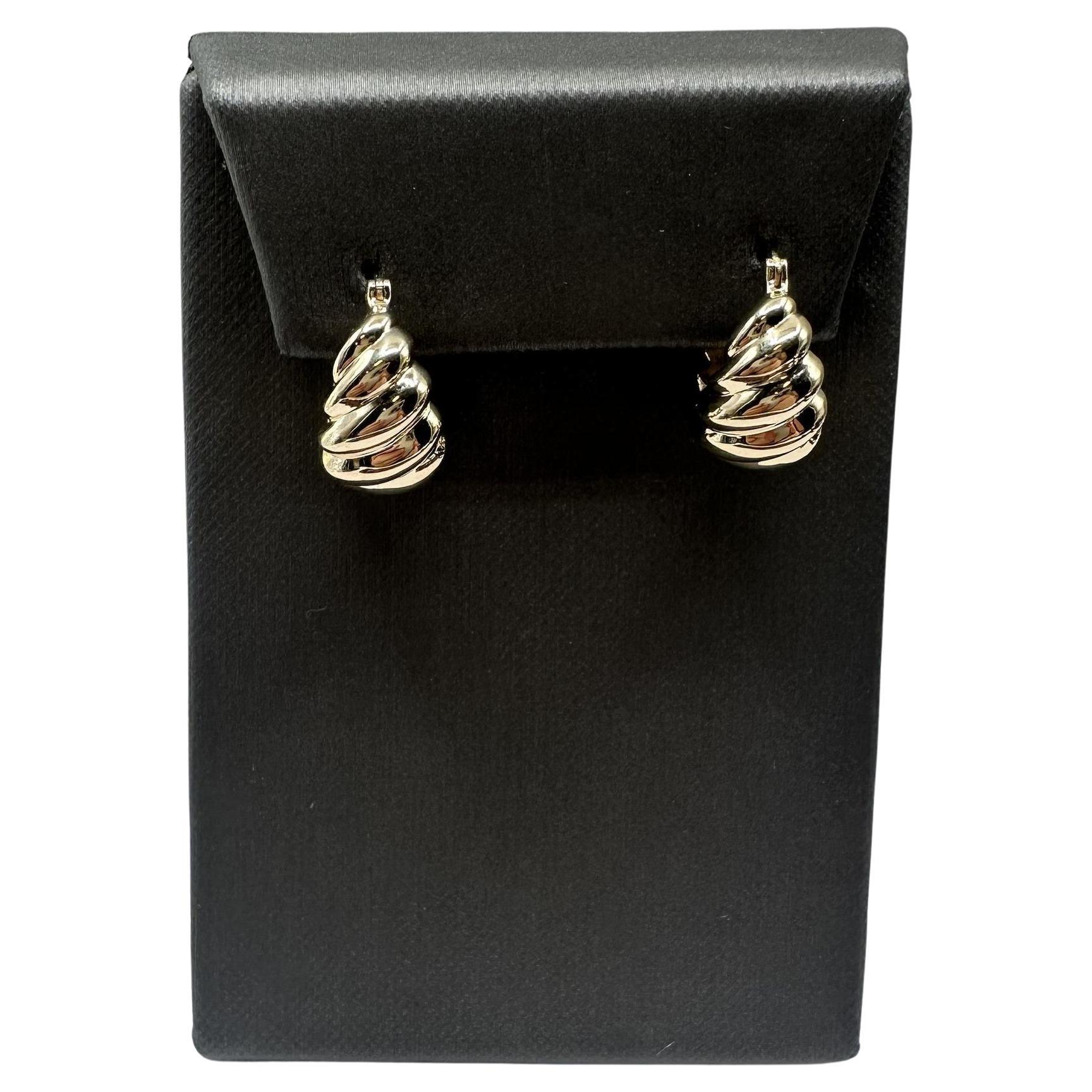 Shrimp Design Huggie Earrings in 14kt Yellow Gold - 16.2mm, 2.5g, New Condition For Sale