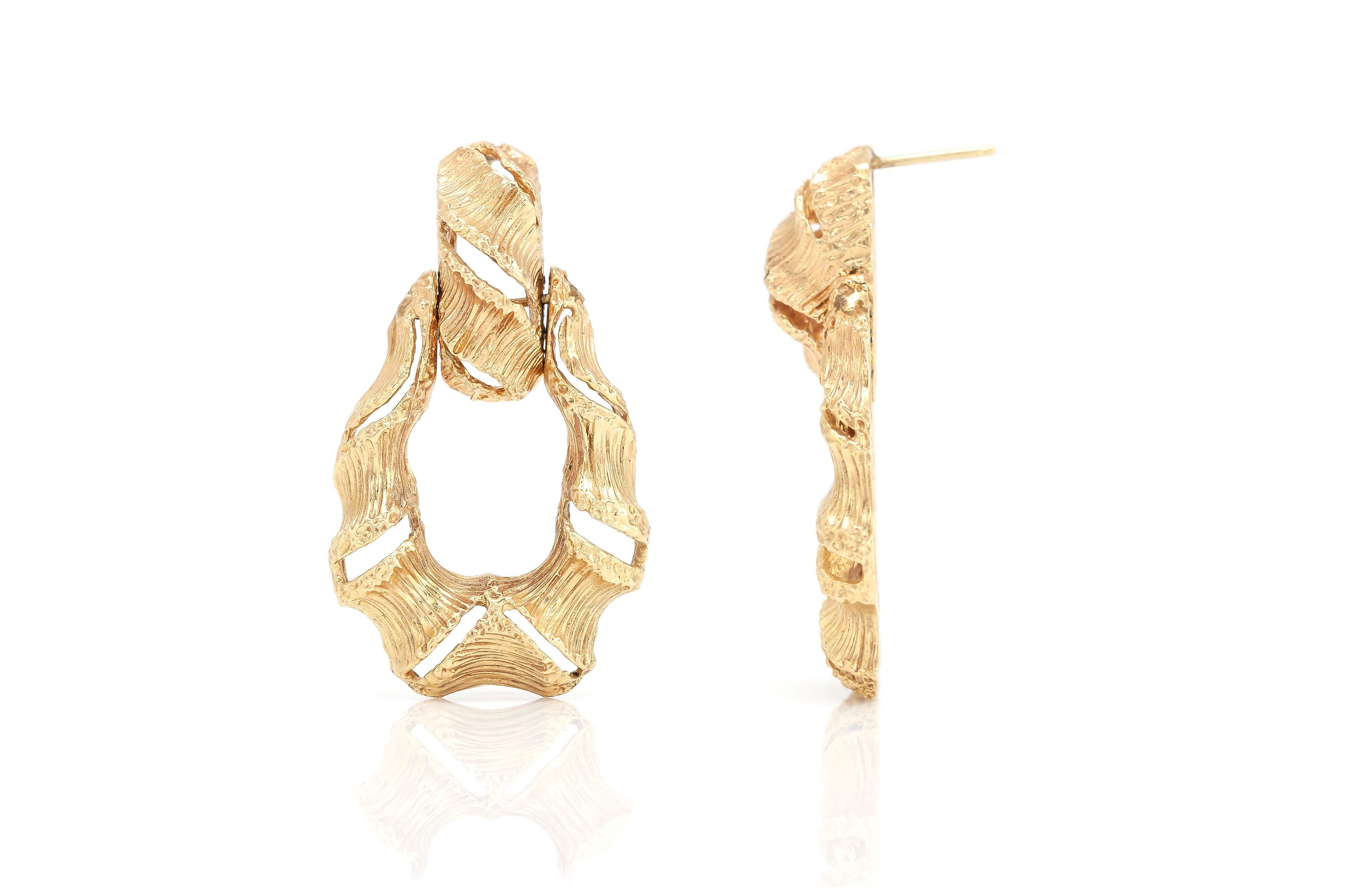 The earrings is finely crafted in 14k yellow gold and weighing total of 12.2 dwt.