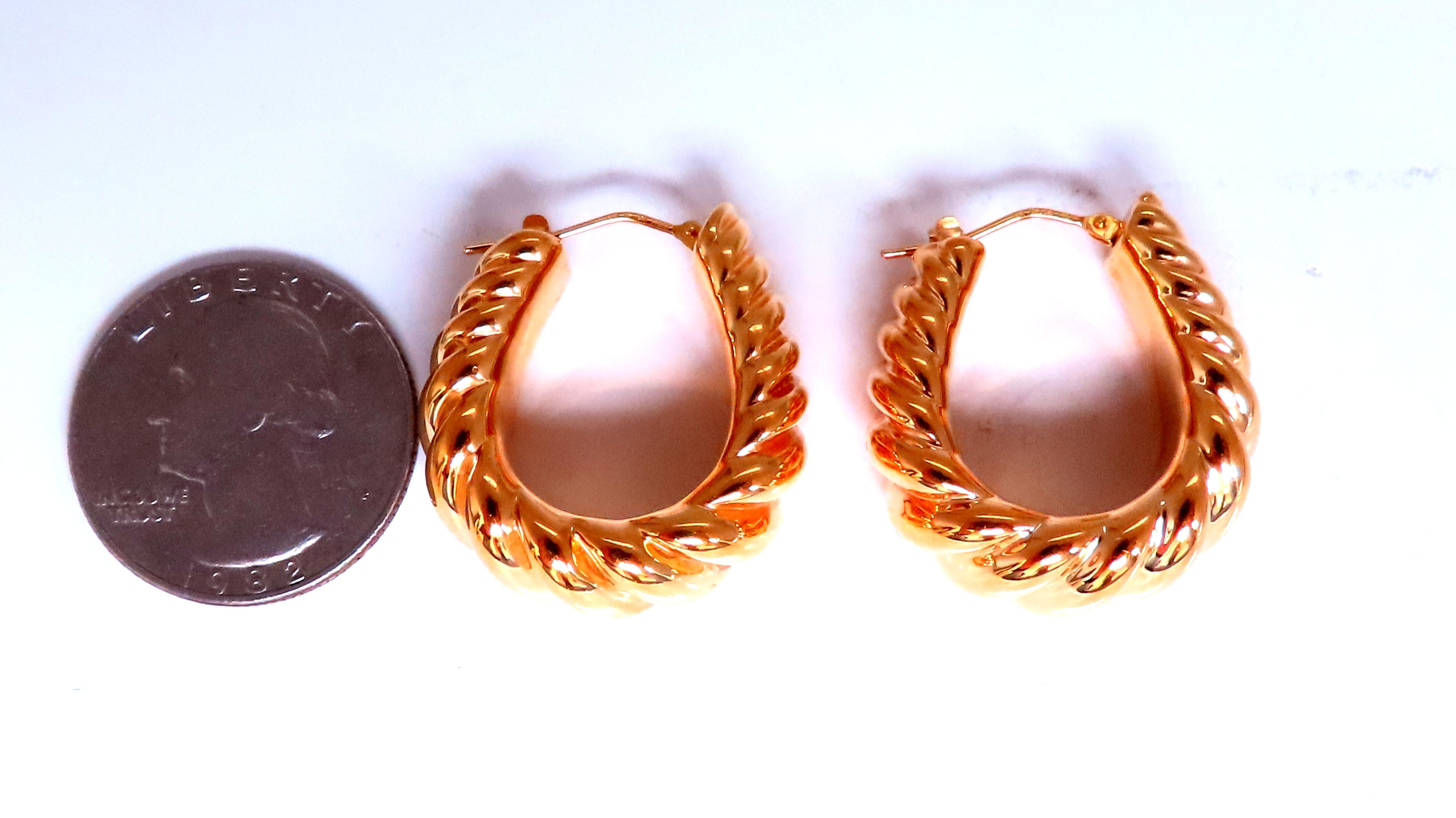mod deco shrimp semi hoop earrings
25 x 11mm 
comfortable lever
14kt gold 
10.5 grams