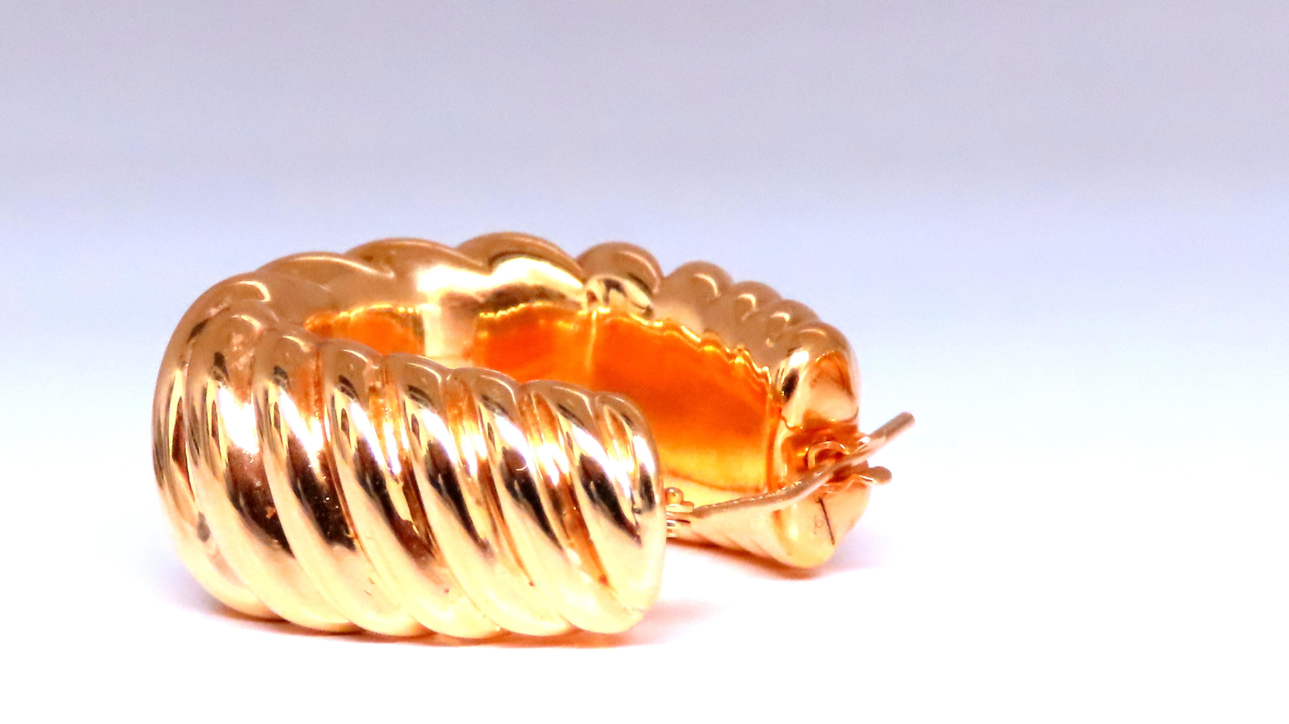 Shrimp Semi Hoop Earrings 14kt 12491 In New Condition For Sale In New York, NY