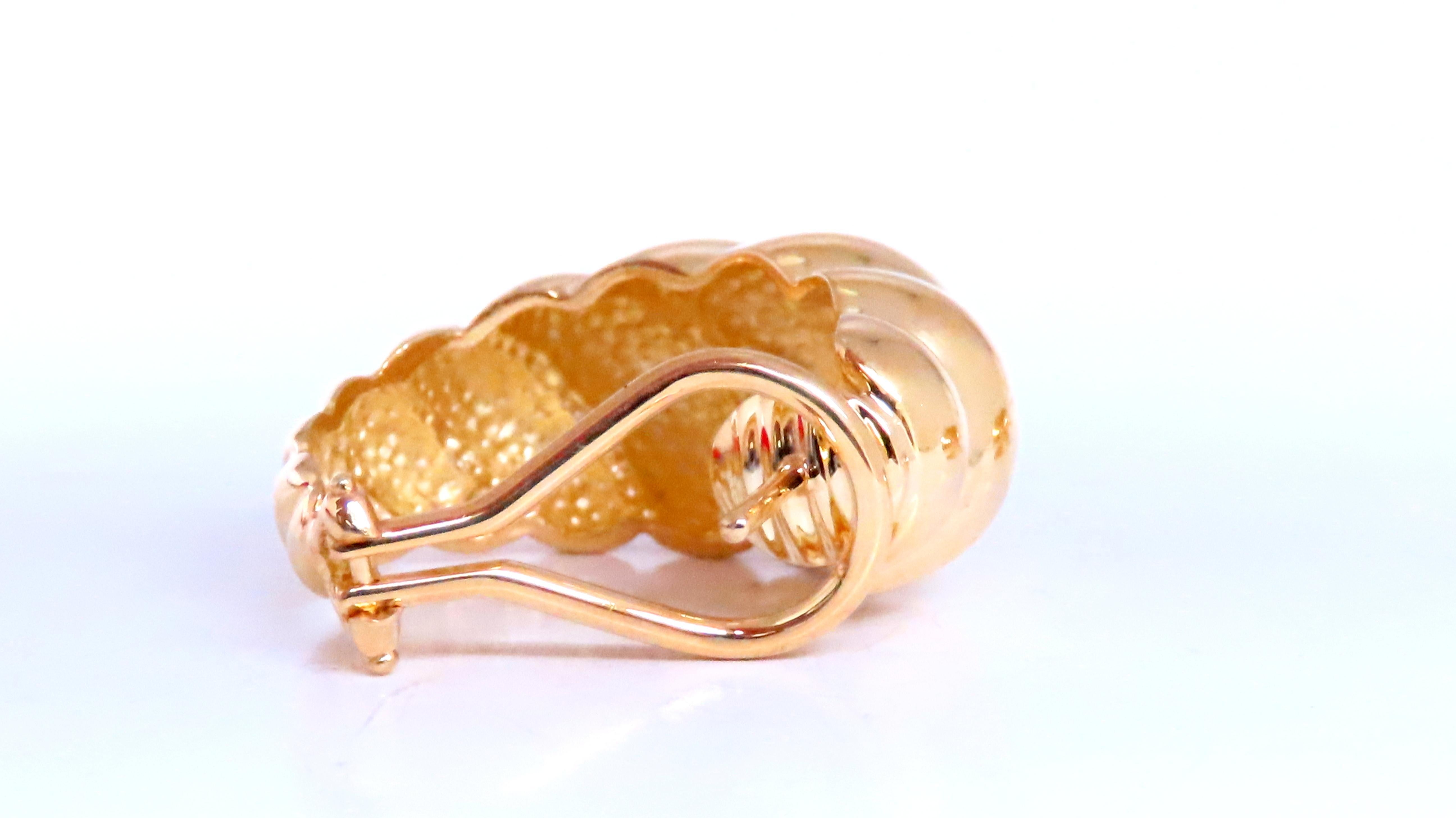 omega camarón brillante 3D 
23 x 22 x 10mm
Oro amarillo de 18 quilates 17,3 gramos