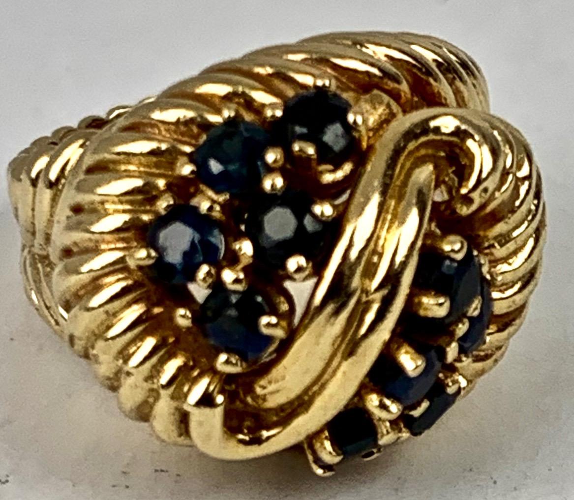 Taille ronde Bague en or de style crevette avec 10 saphirs ronds à facettes, 14 carats (environ) en vente