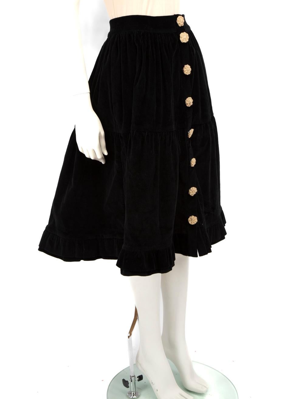 CONDITION is Very good. Minimal wear to skirt is evident. Minimal wear to the front hem with discolourations on this used Shrimps designer resale item.
 
 Details
 
 
 Black
 
 Cotton
 
 Skirt
 
 Midi
 
 Ruffled
 
 Rope flower detail
 
 Side