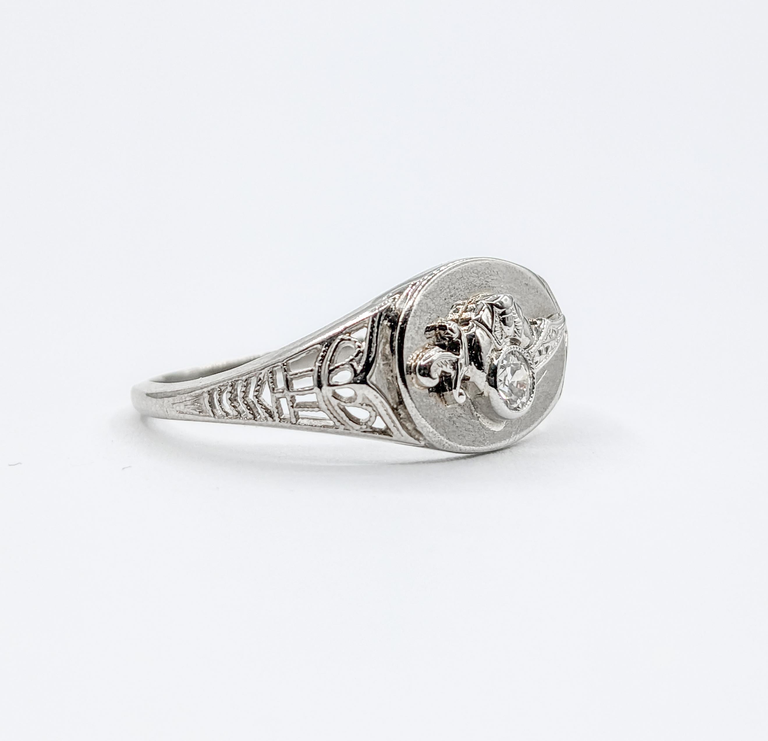 Shriner Diamond Filigree Ring in White Gold In Excellent Condition For Sale In Bloomington, MN