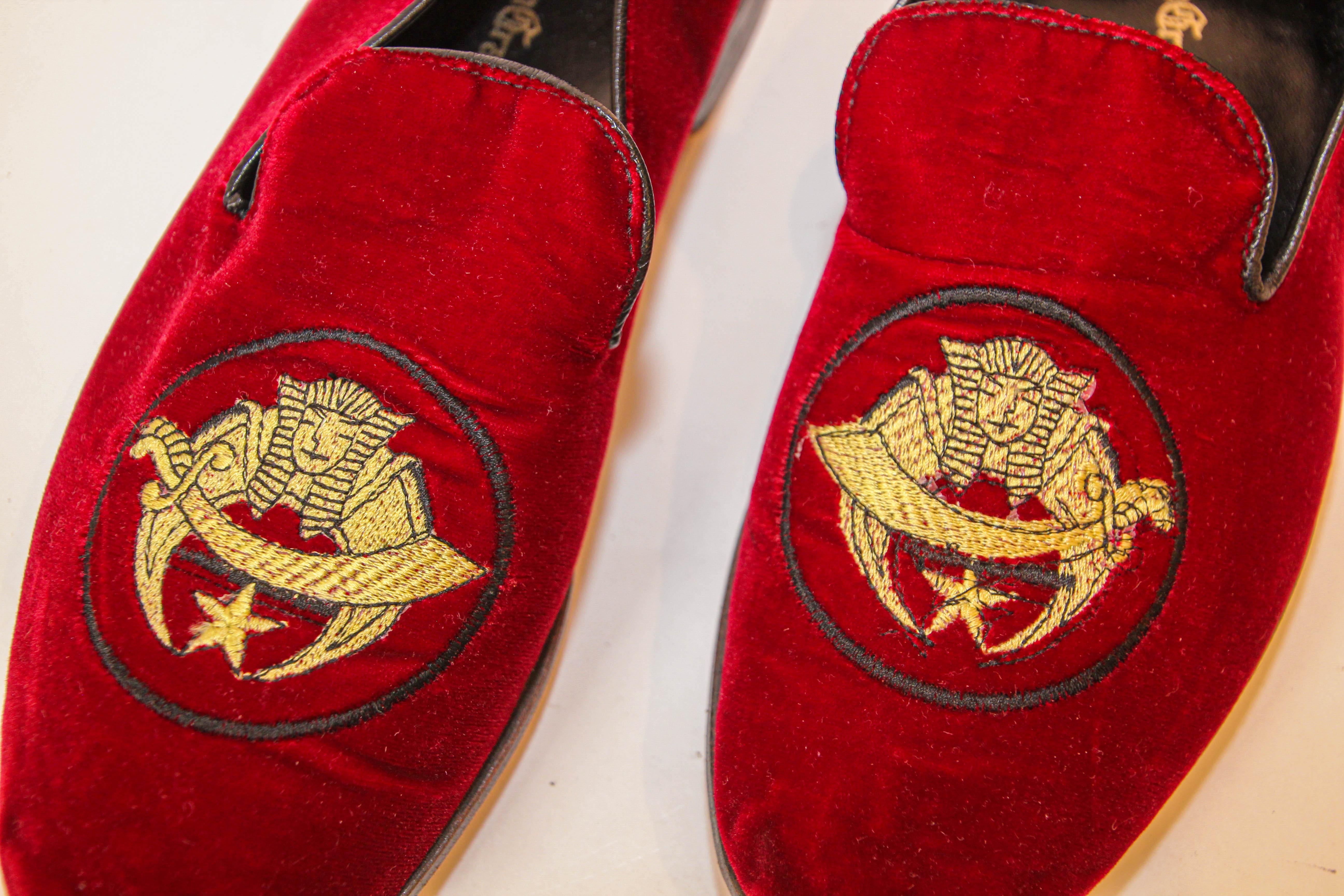 Shriner Red Velvet Shoes Embroidery Loafers Slip On Size 8.5 In Good Condition For Sale In North Hollywood, CA