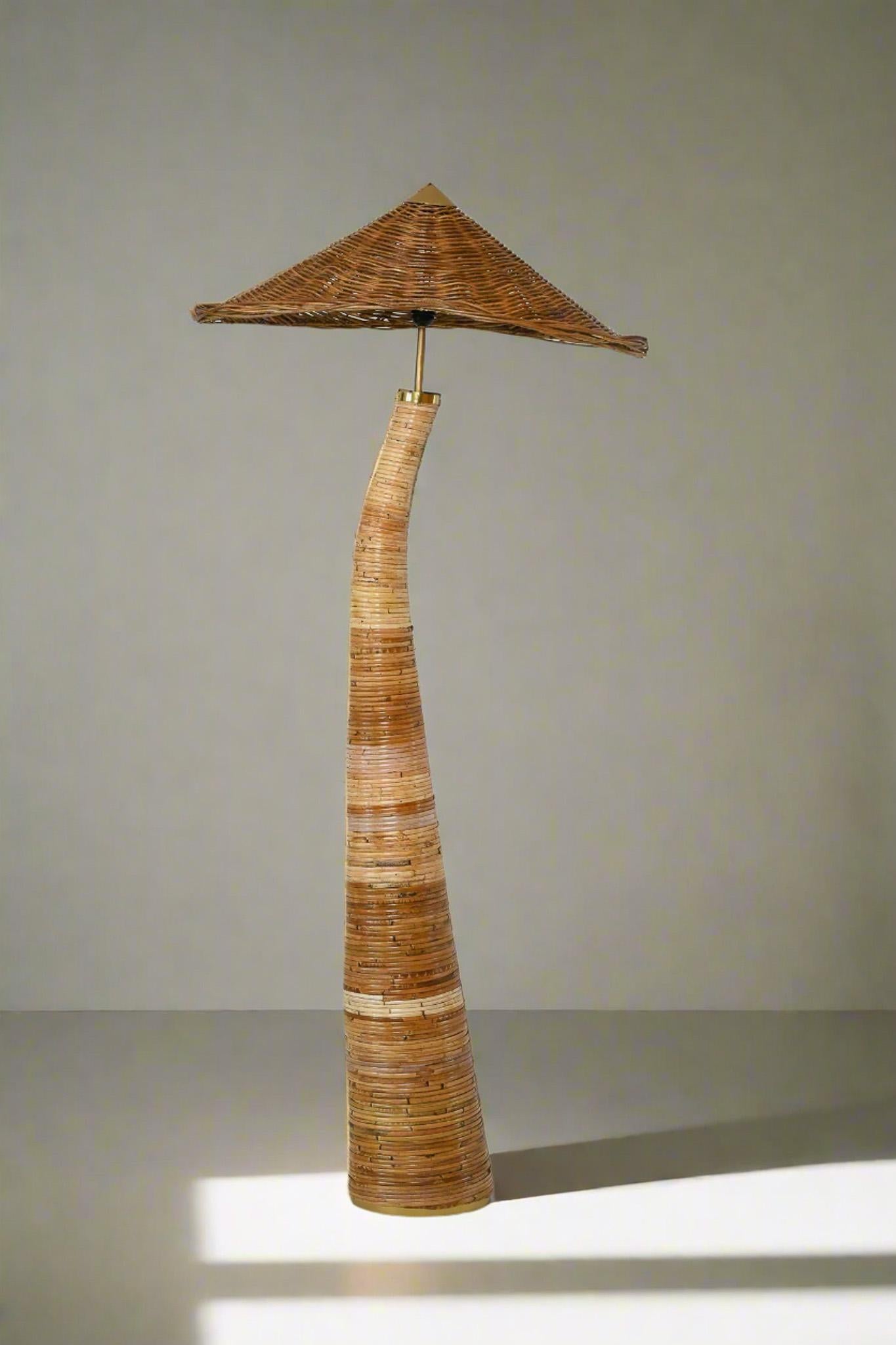 Fungo 002  Lampada da terra in rattan in vendita 1