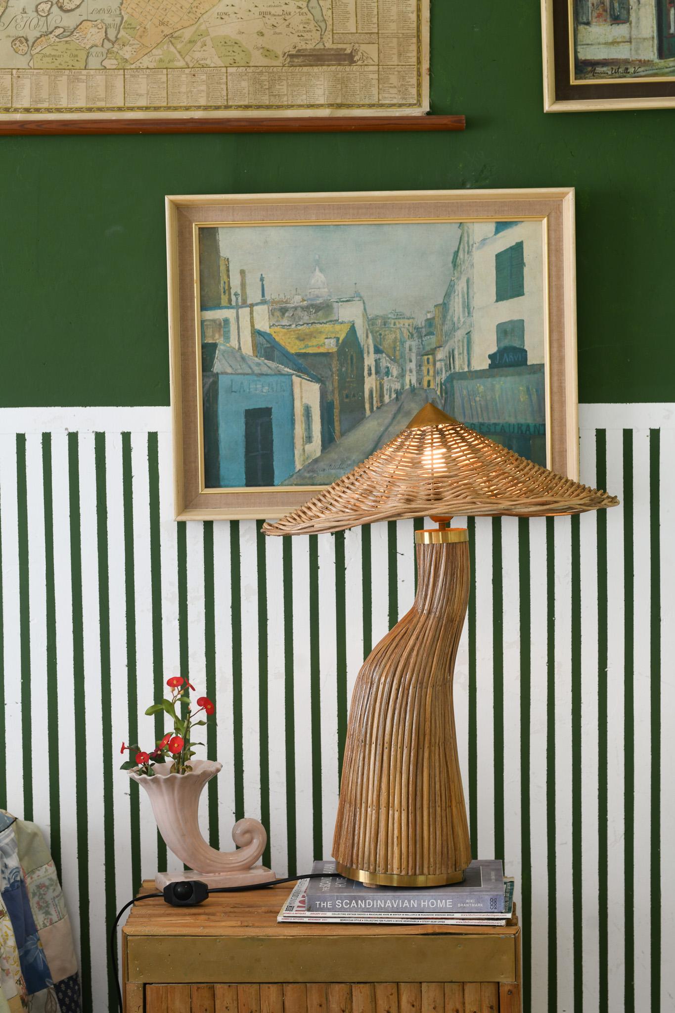 Shroom-Tischlampe aus Rattan mit Bleistift und Schilf, Mid-Century Modern (Moderne der Mitte des Jahrhunderts) im Angebot