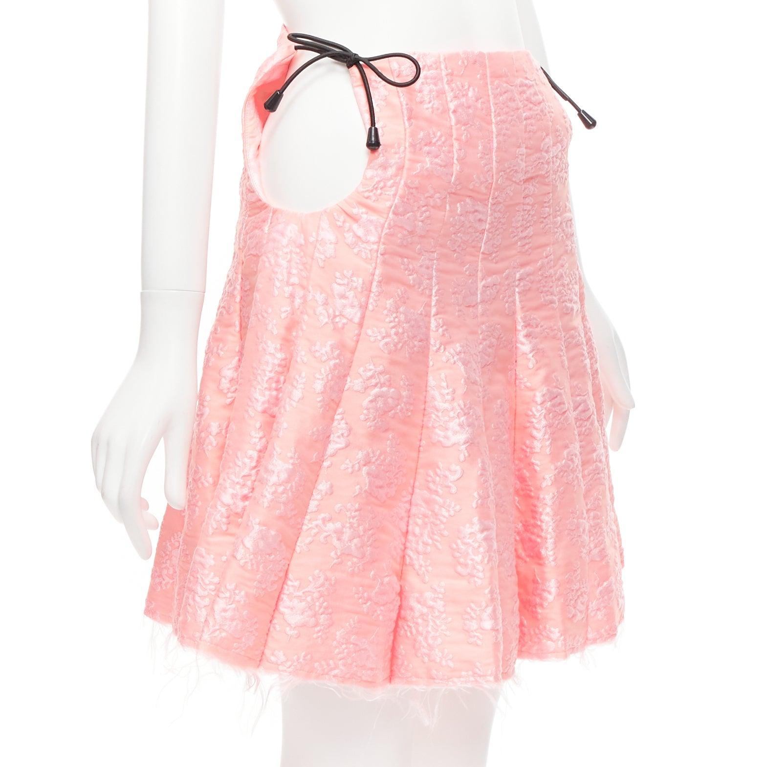 SHU SHU TONG light pink cloque bungee cord cut out waist flared skirt UK6 XS In Excellent Condition For Sale In Hong Kong, NT