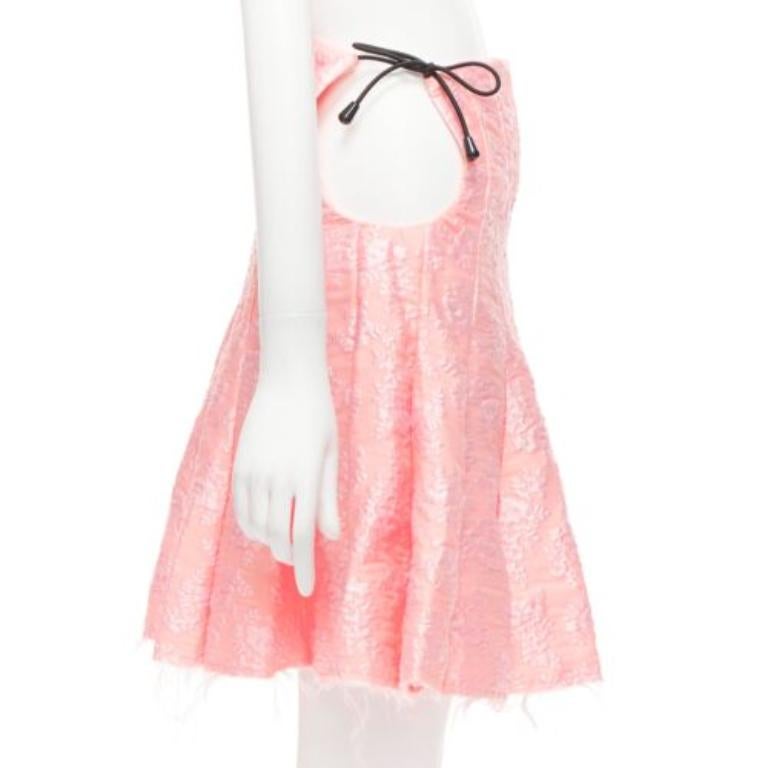 SHU SHU TONG light pink cloque bungee cord cut out waist flared skirt UK6 XS In Excellent Condition For Sale In Hong Kong, NT