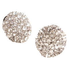 Boucles d'oreilles Vénus en or blanc 18 carats avec diamants et saphirs blancs