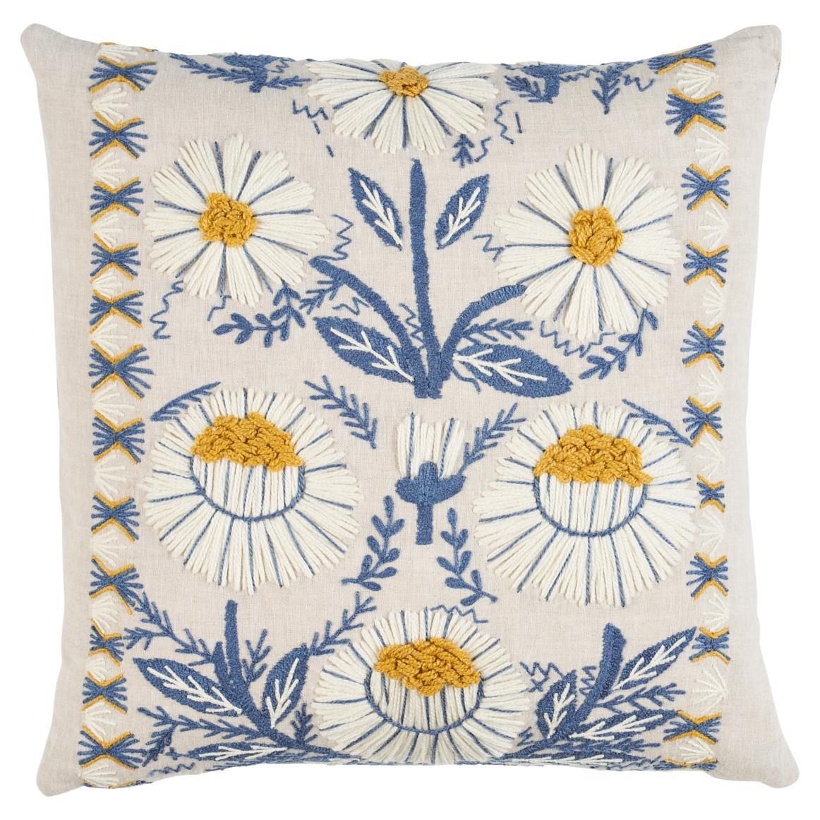 Shumacher Marguerite-Stickerei 20" Kissen in Blau & Ocker