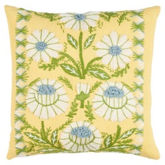 Shumacher Marguerite-Stickerei, 20" Kissen in Buttercup