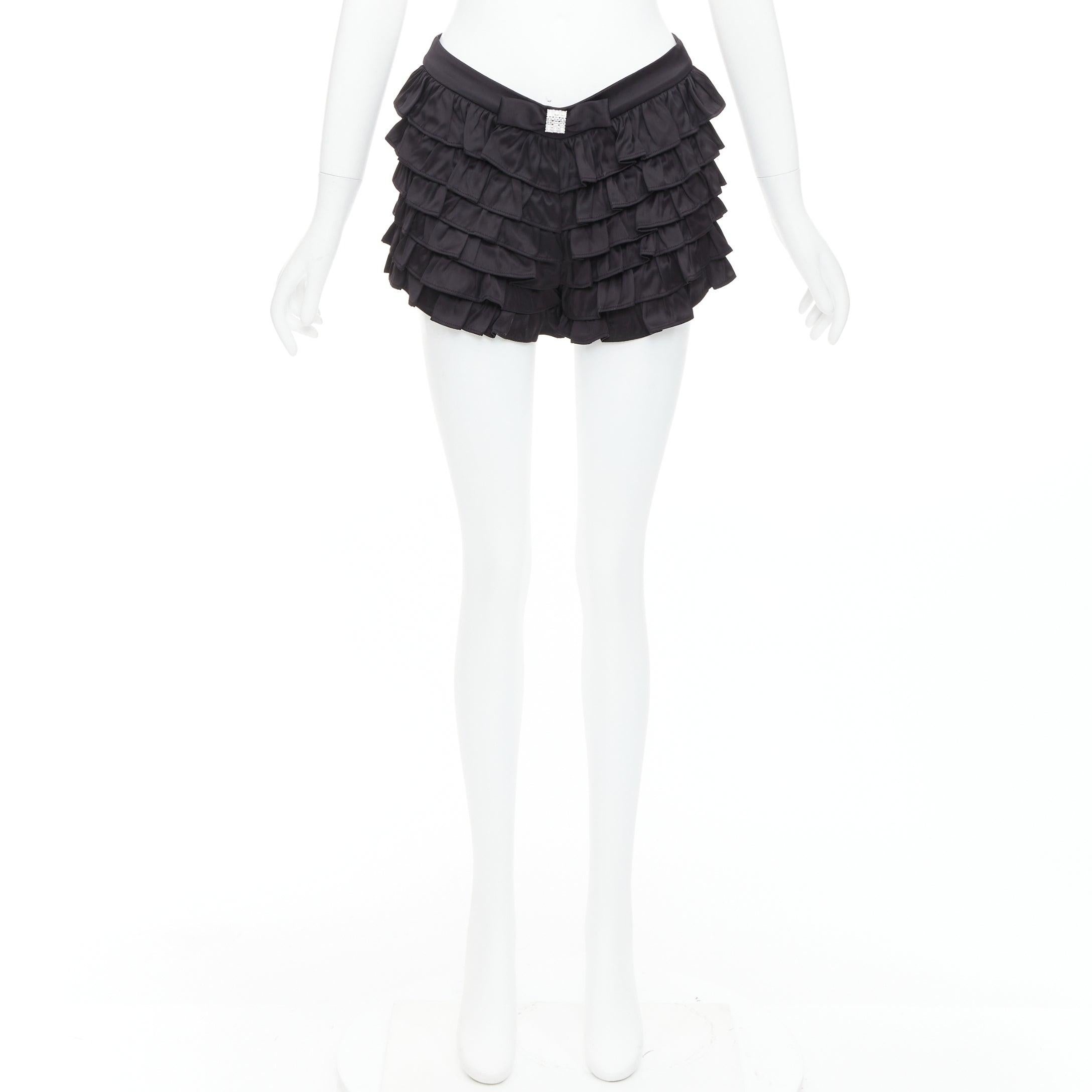 SHUSHU TONG mini shorts de viscosa negra con volantes y lazo de cristal UK6 XS en venta 4