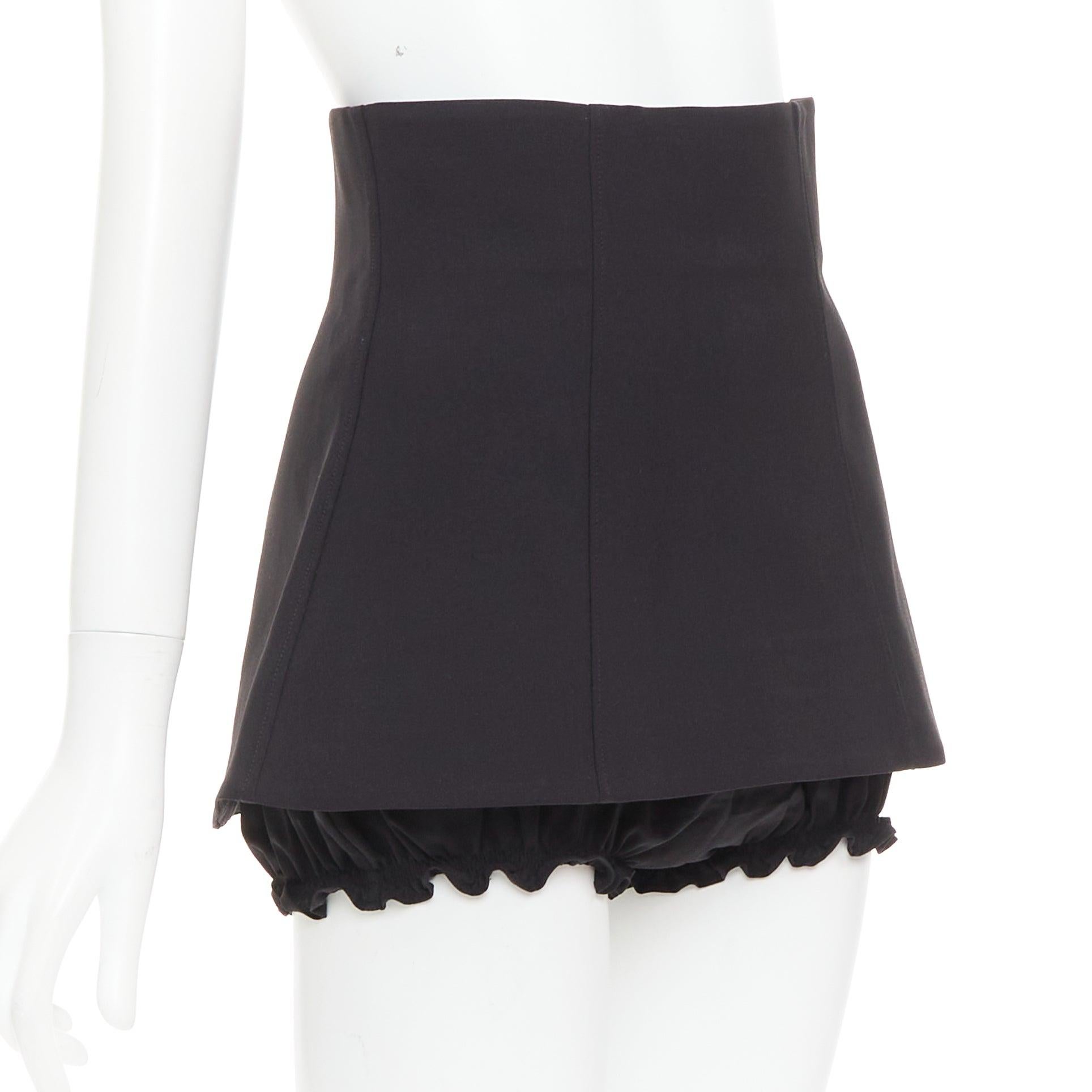 SHUSHU TONG Mini jupe-culotte noire taille haute à volants UK8 S
Référence : AAWC/A01474
Marque : Shushu Tong
Modèle : Mini-culotte
Matériau : Polyester
Couleur : Noir
Motif : Solide
Fermeture : Zip
Doublure : Tissu noir
Détails supplémentaires :