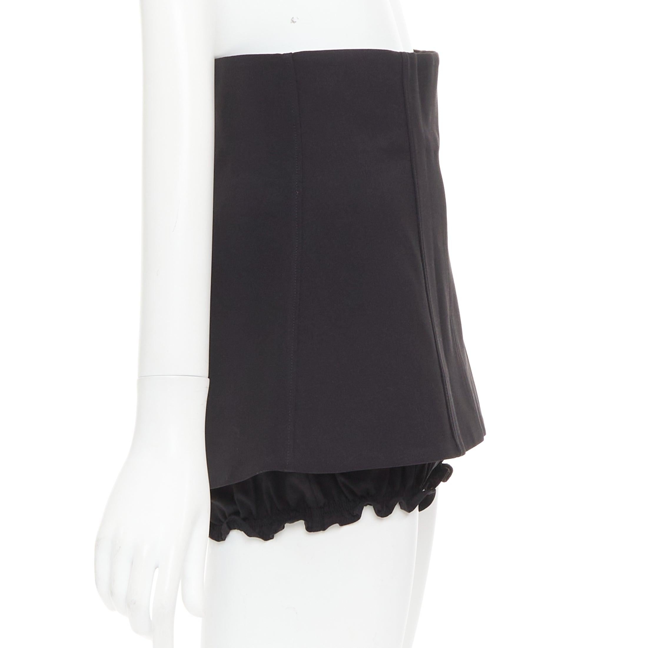 Noir SHUSHU TONG Mini jupe-culotte noire taille haute à volants UK8 S en vente