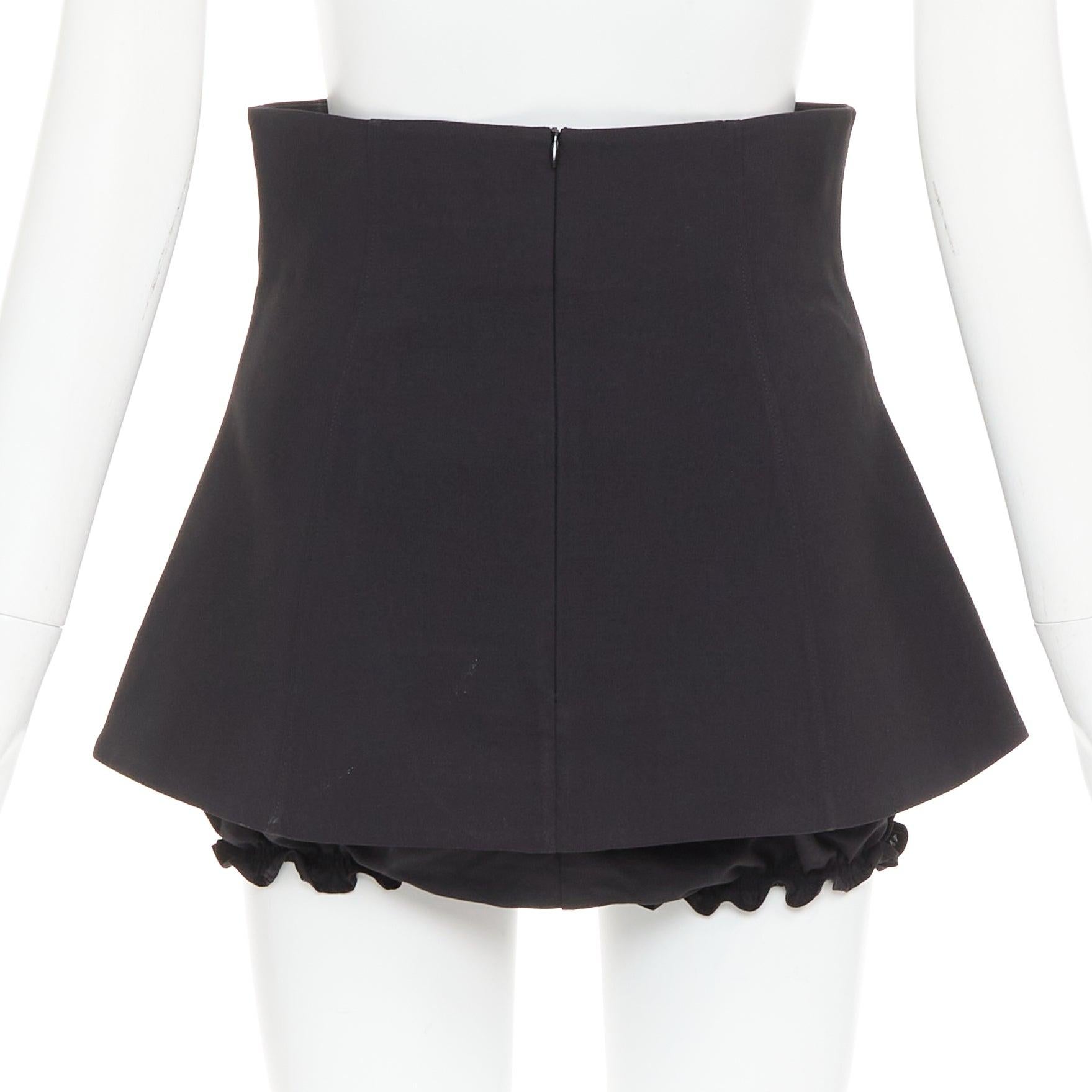 SHUSHU TONG Mini jupe-culotte noire taille haute à volants UK8 S Excellent état - En vente à Hong Kong, NT