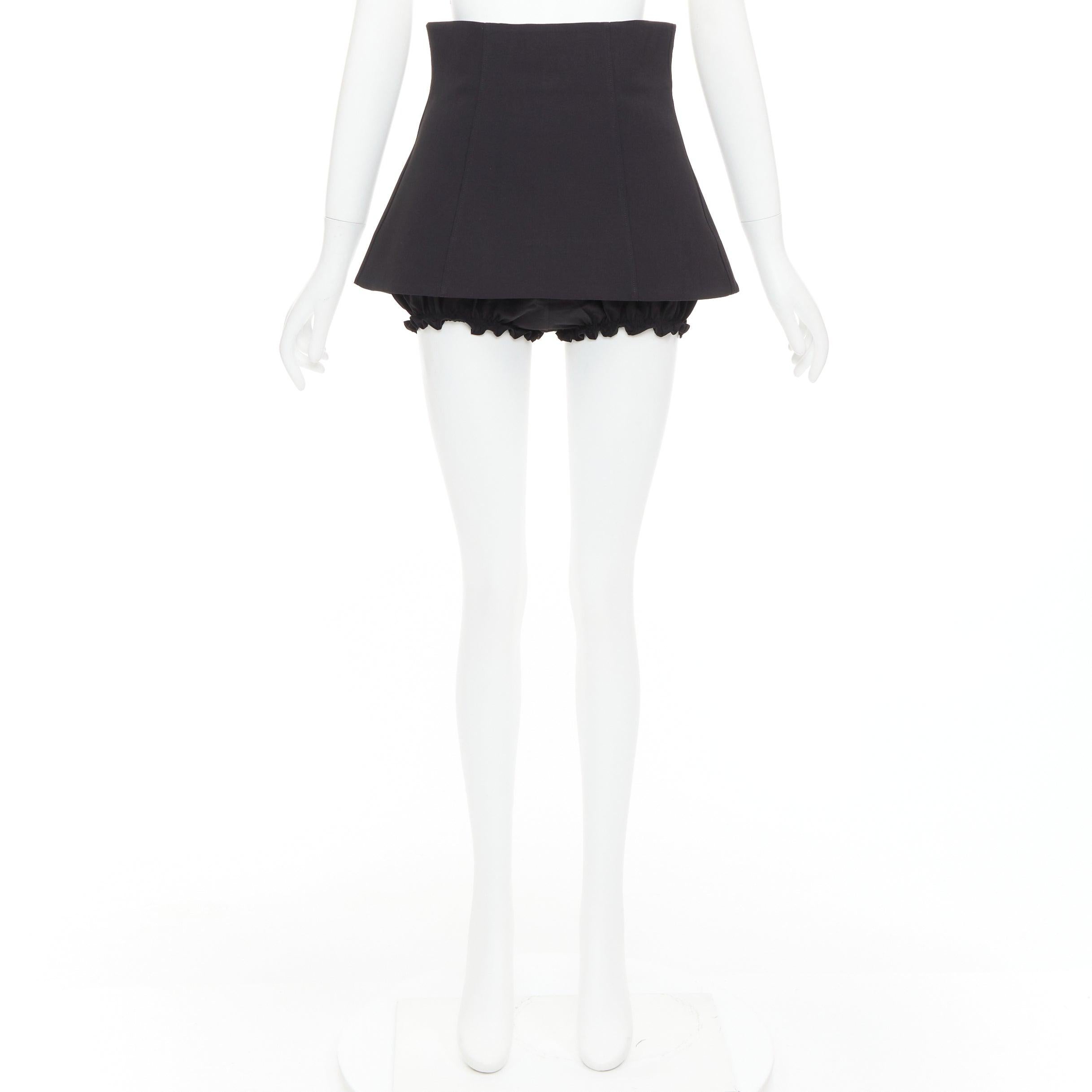 SHUSHU TONG Mini jupe-culotte noire taille haute à volants UK8 S en vente 4