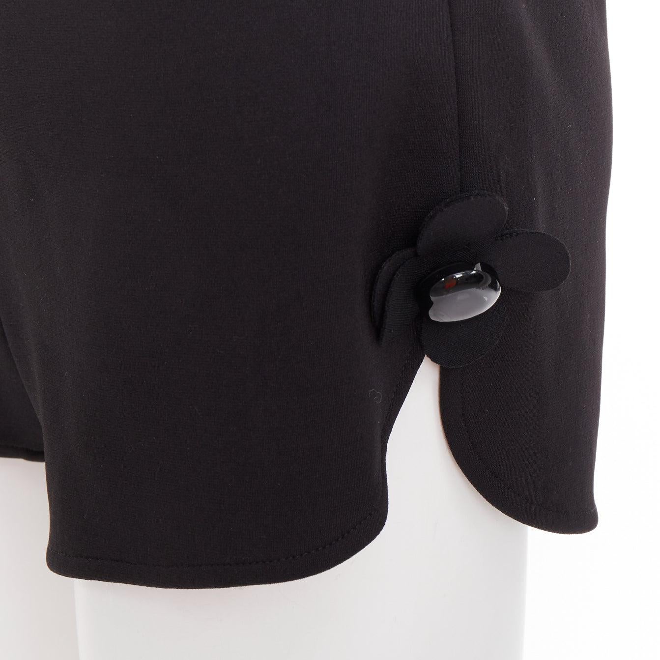 SHUSHU TONG Slit Shorts negro floral botón apliques mini pantalones corredor UK6 XS
Referencia: AAWC/A01551
Marca: Shushu Tong
Model No: Pantalones cortos con aberturas
Material: Poliéster, mezcla
Color: Negro
Patrón: Sólido
Cierre: Bragueta con