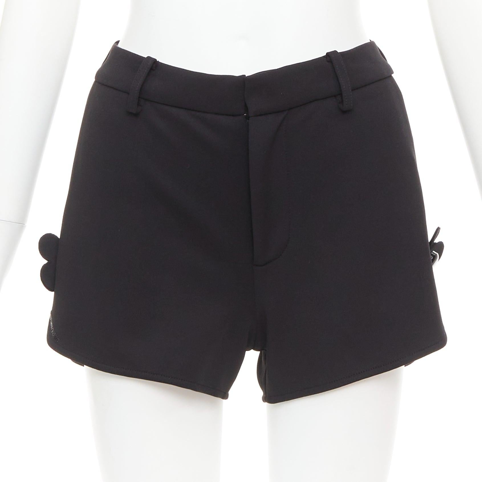 SHUSHU TONG Slit Shorts negro floral botón apliques mini pantalones corredor UK6 XS Negro en venta