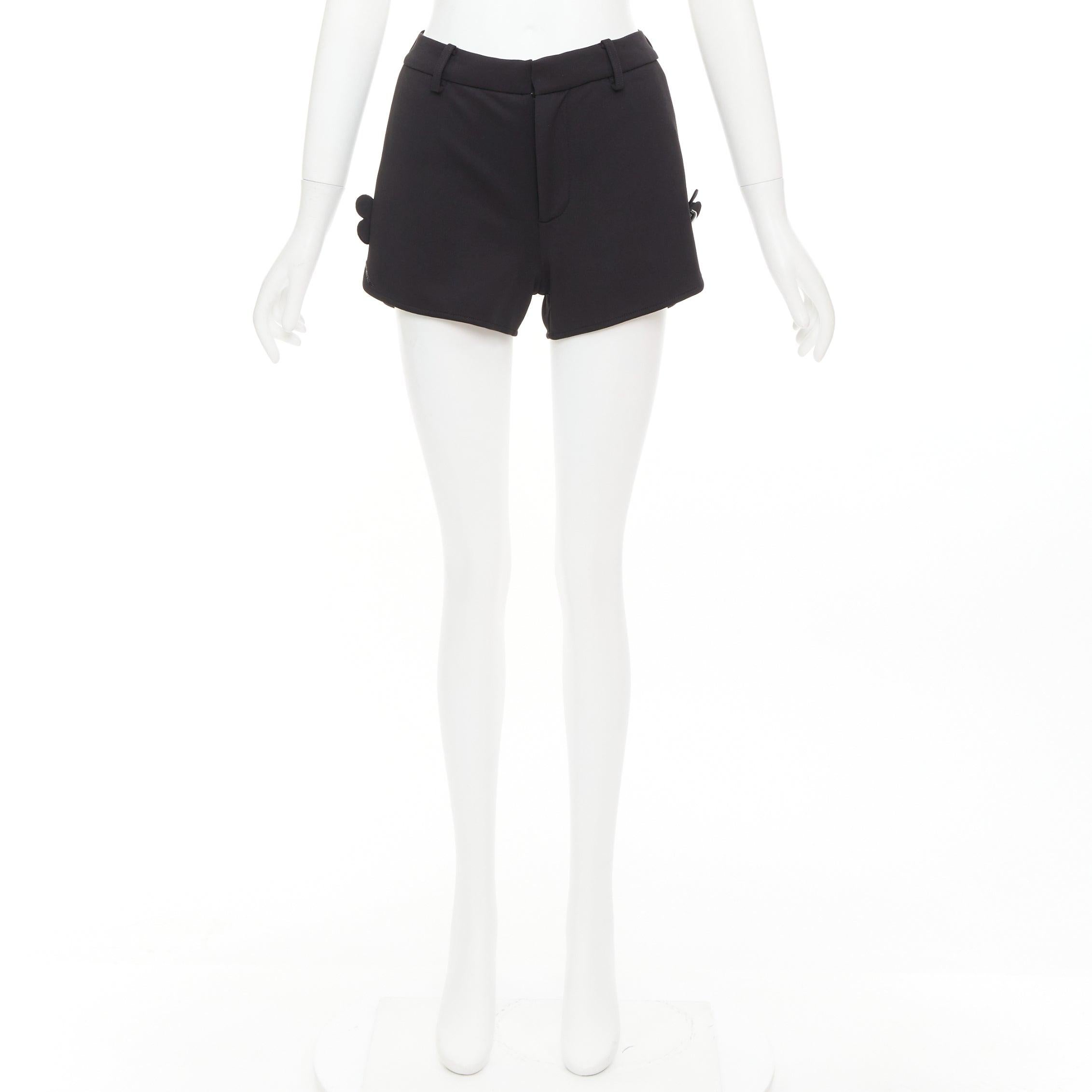 SHUSHU TONG Slit Shorts negro floral botón apliques mini pantalones corredor UK6 XS en venta 4