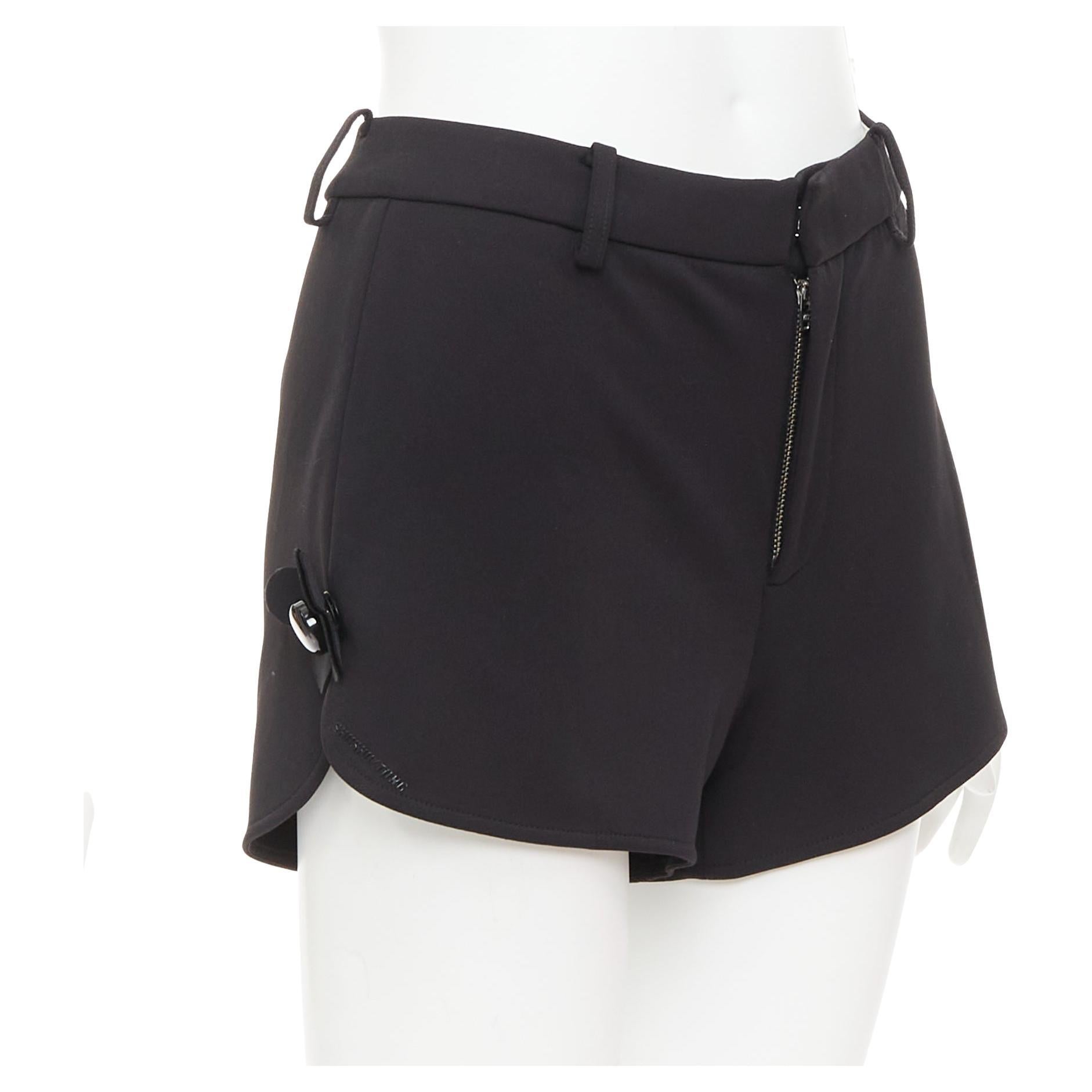 SHUSHU TONG Slit Shorts negro floral botón apliques mini pantalones corredor UK6 XS en venta