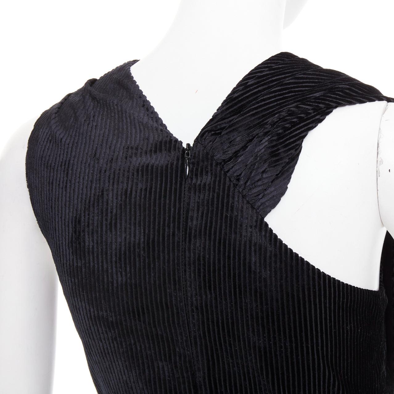 SHUSHU TONG Tuck Edge Sloping black corduroy fit flare dress UK6 XS
Reference: AAWC/A01448
Brand: Shushu Tong
Model: Tuck Edge Sloping
Material: Polyester
Color: Black
Pattern: Solid
Closure: Zip
Lining: Black Fabric
Extra Details: SHUSHU/TONG