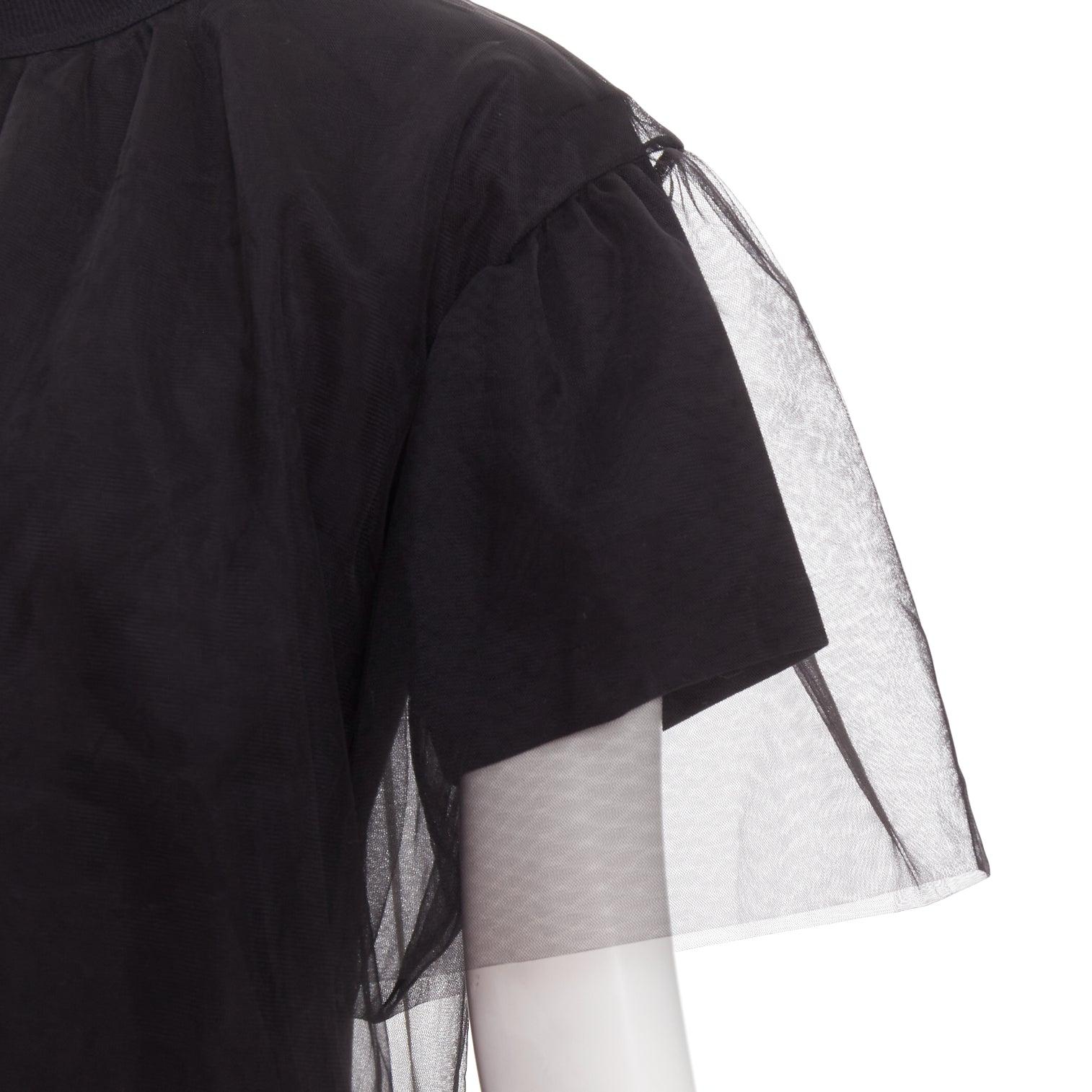 SHUSHU TONG T-shirt in tulle, maglia nera con girocollo a strati UK6 XS
Riferimento: AAWC/A01546
Marchio: Shushu Tong
Modello: Maglietta in tulle
Materiale: Cotone, misto
Colore: nero
Modello: Tinta unita
Chiusura: Slip On
Fodera: Tessuto