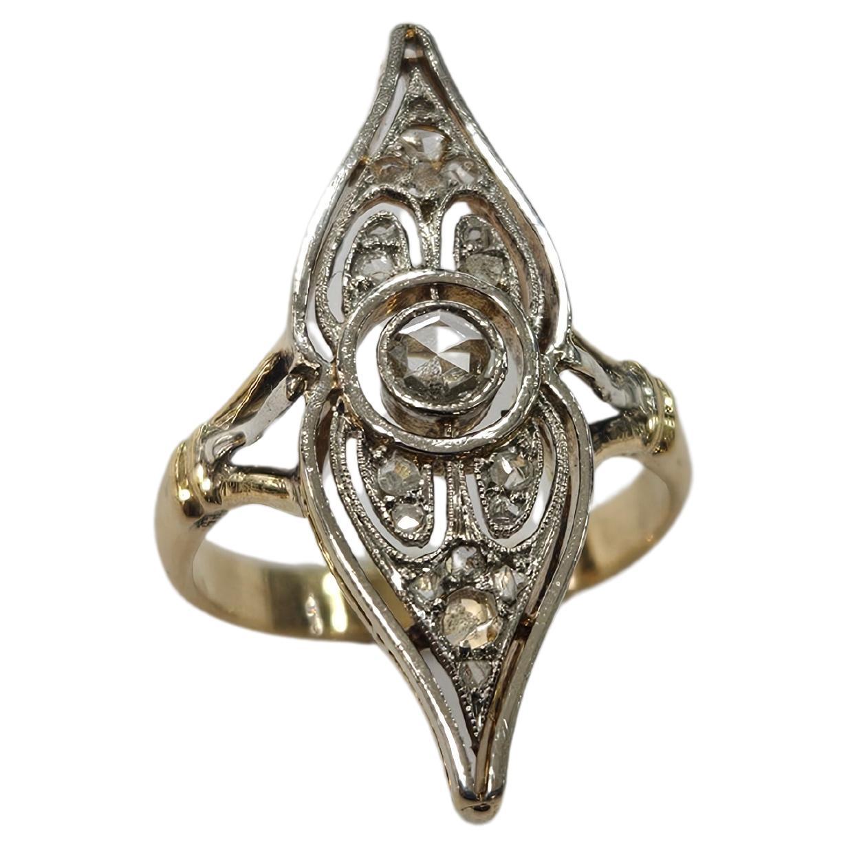 Bague de navette stylisée Art déco 1930, en or jaune 18 carats et platine. Belle monture à galerie articulée avec un diamant central de taille hollandaise et 16 diamants de taille rose d'un poids total de 0,25 carats. Clarté Si1 et couleur