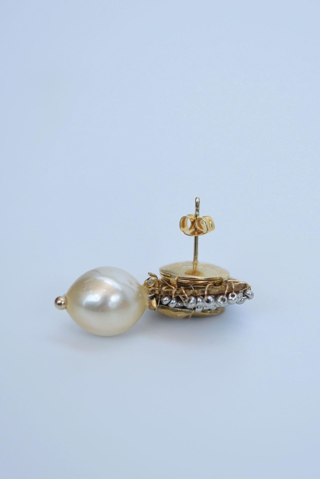 Women's shuumeigiku petite earring(silver)  / vintage jewelry , 1970's vintage parts For Sale