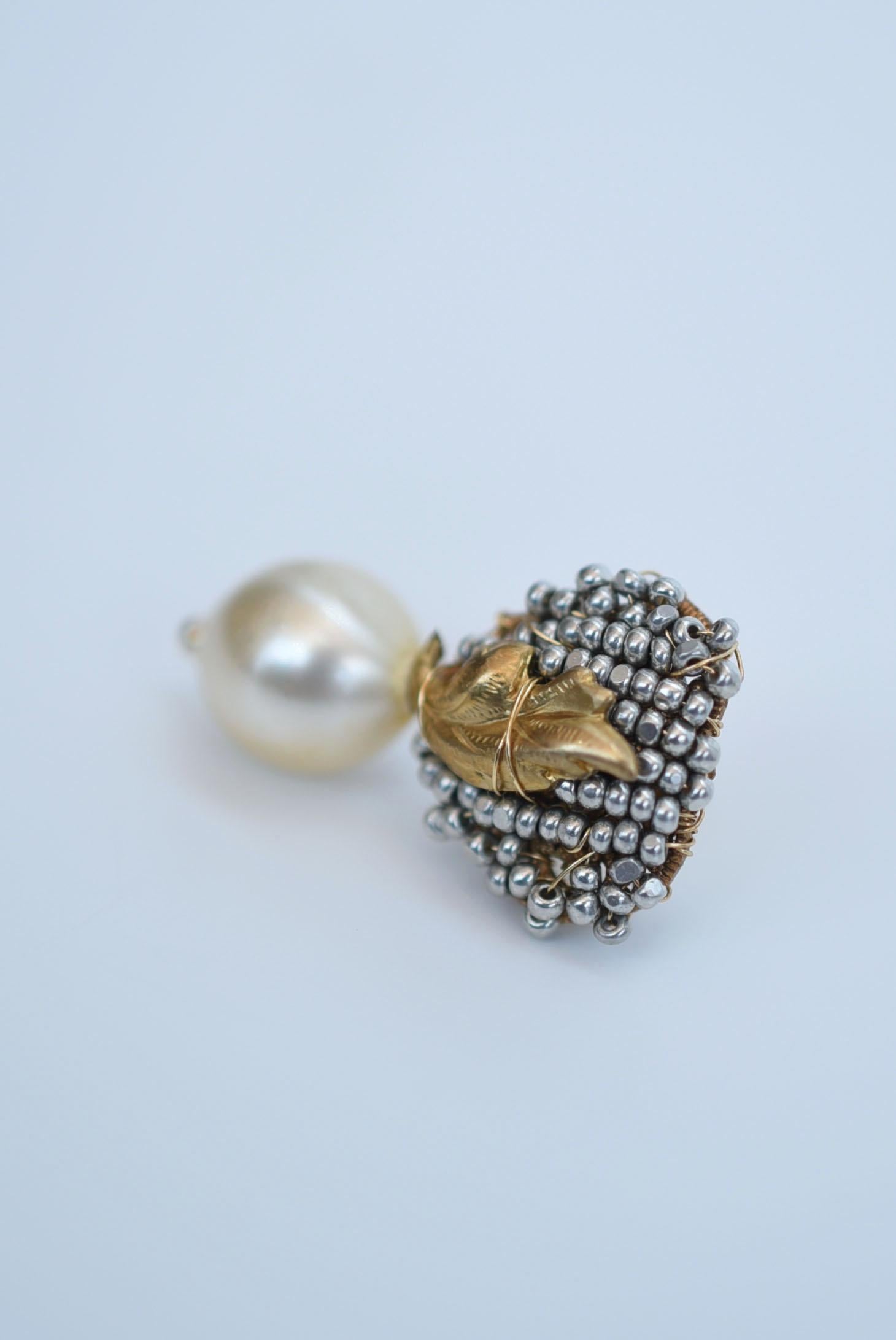 shuumeigiku petite earring(silver)  / vintage jewelry , 1970's vintage parts For Sale 2