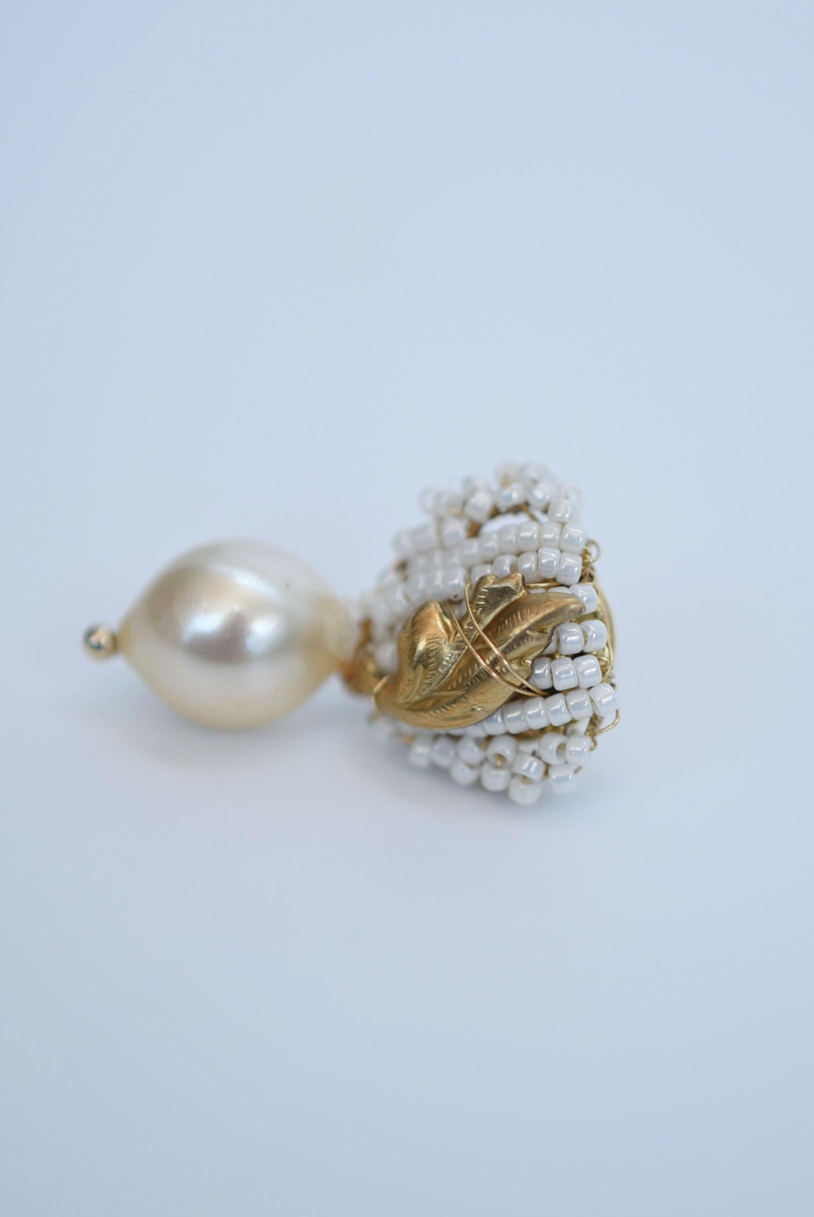 shuumeigiku petite earring(white) / vintage jewelry , 1970's vintage parts For Sale 1