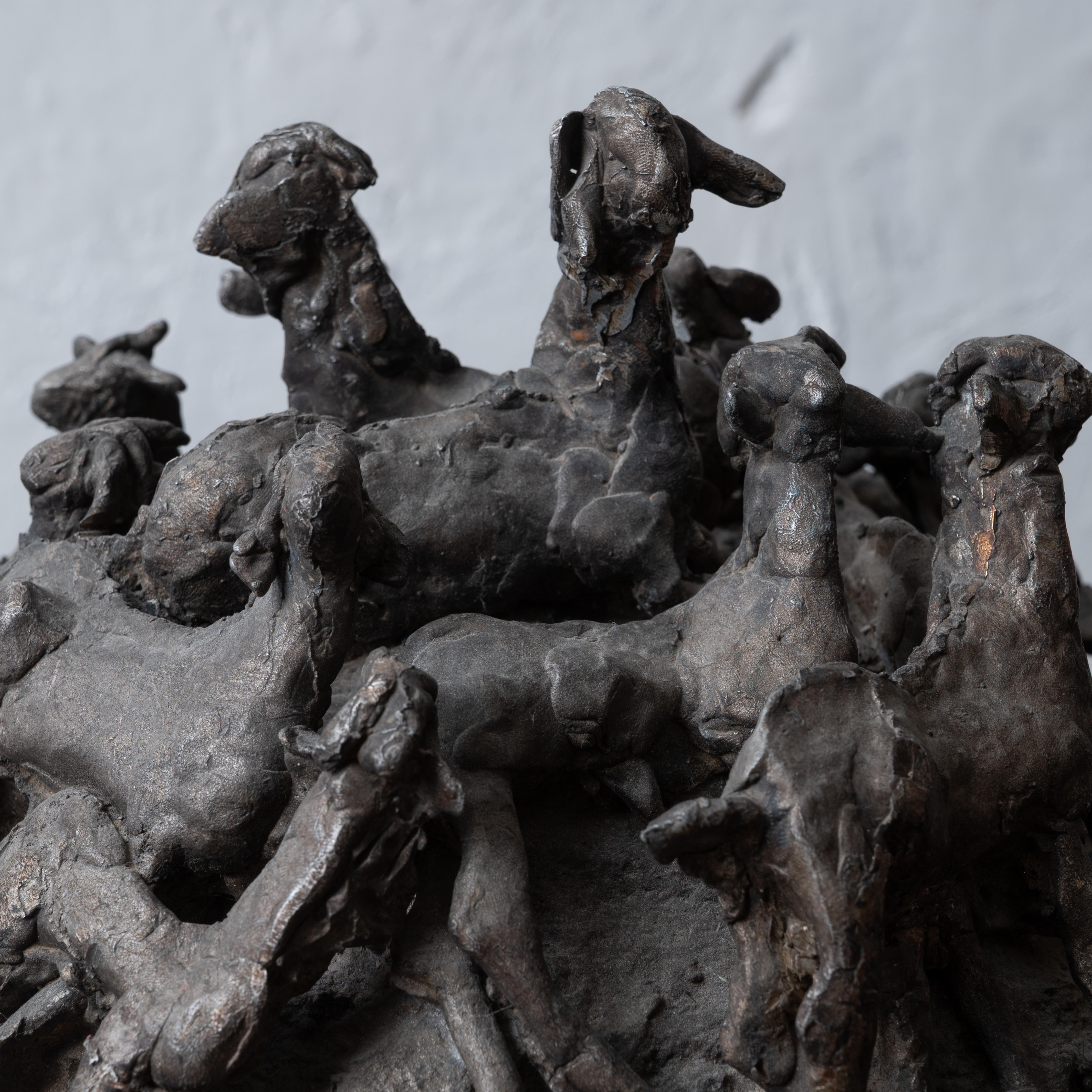 Shyam Lal - Troupeau de chèvres Sculpture en bronze, c.1990 Bon état - En vente à Savannah, GA