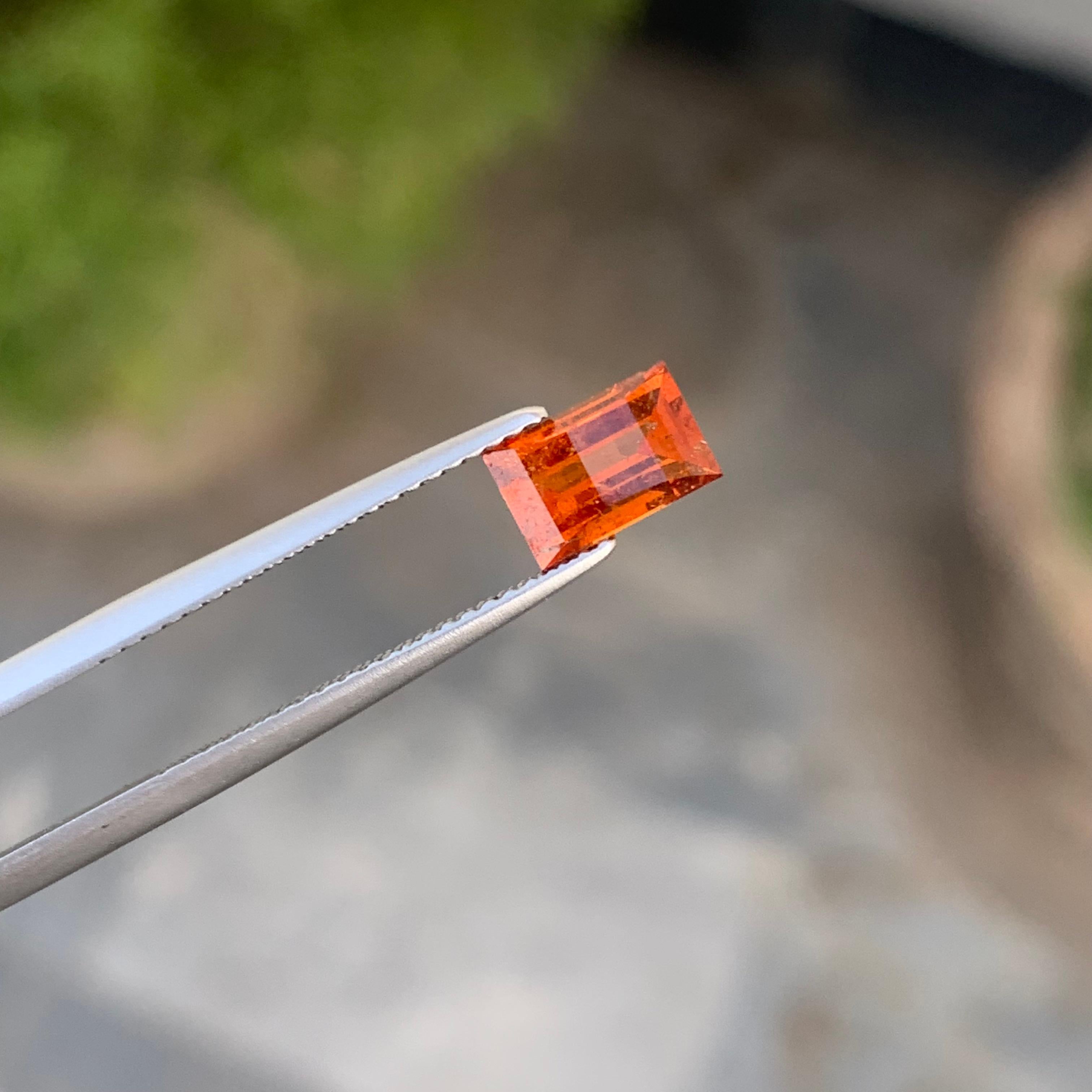 SI Clarity 1.25 Carat Pixel Bar Cut Loose Fanta Orange Spessartine Garnet For Sale 2