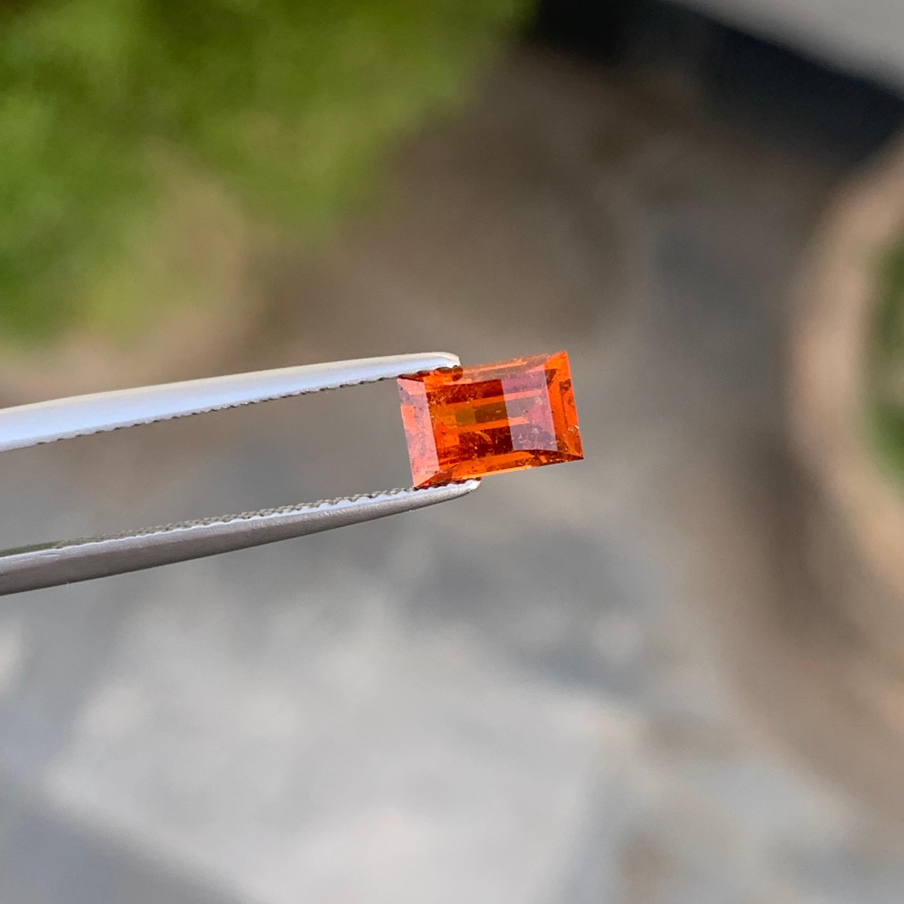 SI Clarity 1.25 Carat Pixel Bar Cut Loose Fanta Orange Spessartine Garnet For Sale 3