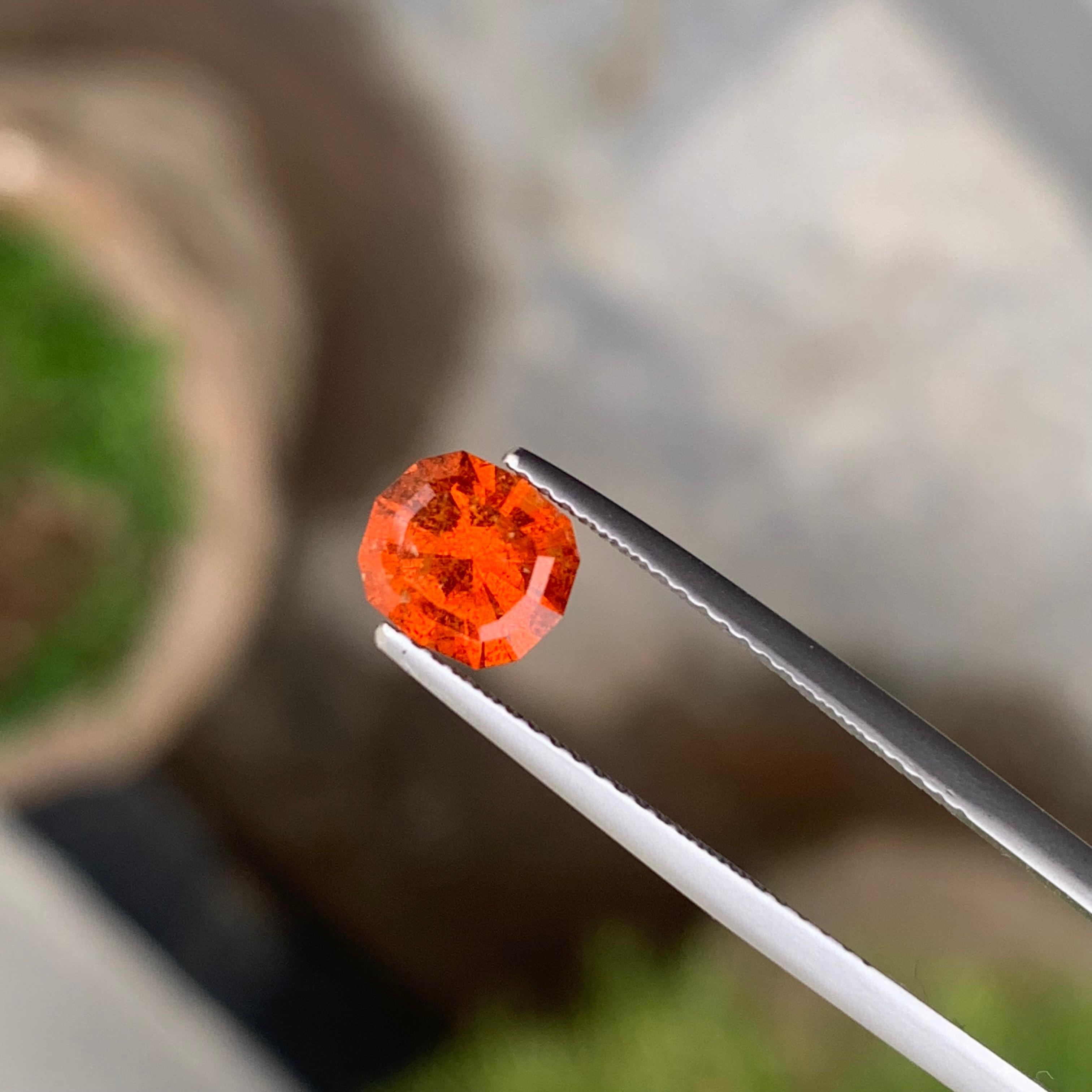 SI Clarity grenat spessartine taille fantaisie non serti de 1,60 carat provenant d'une mine d'Afghanistan en vente 9
