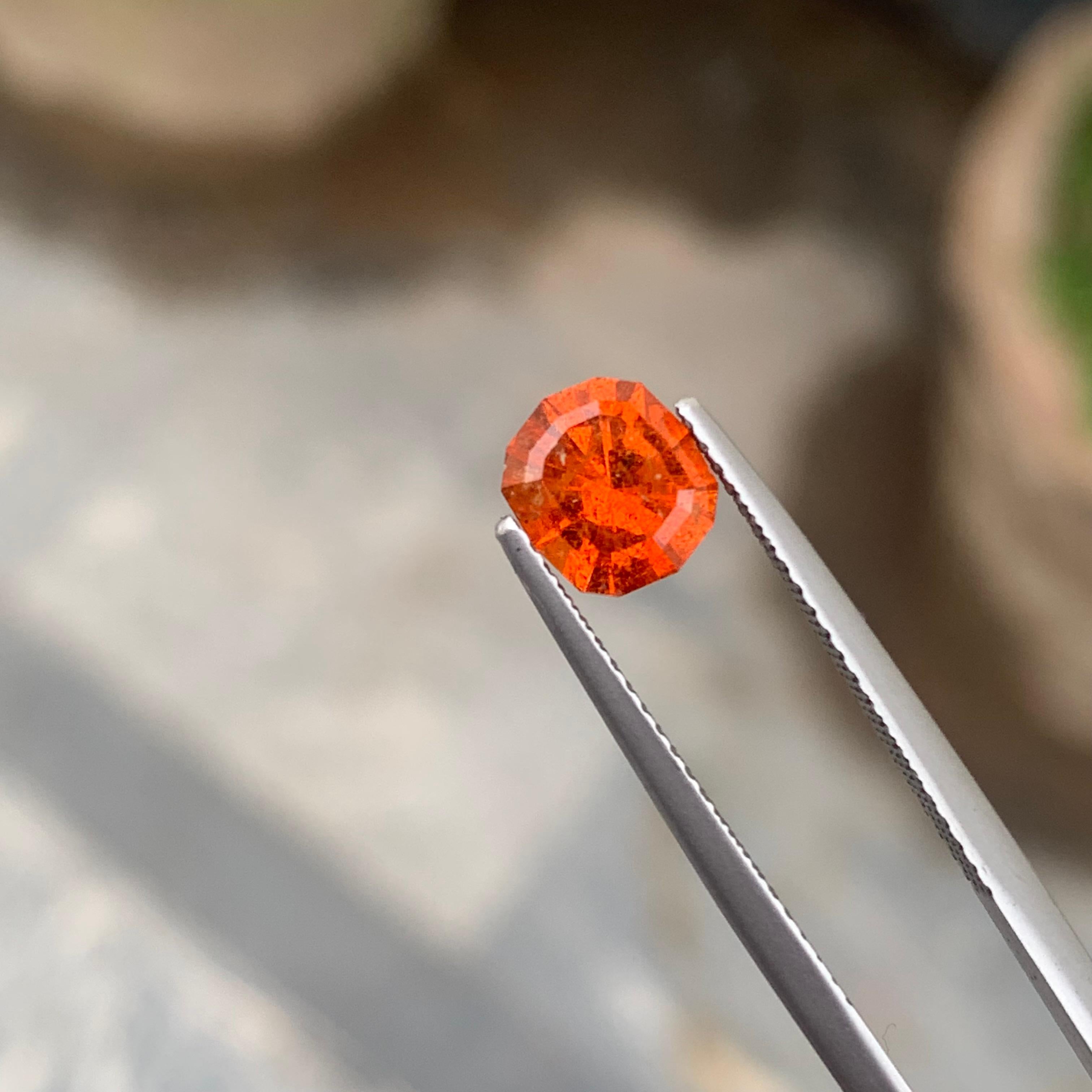 SI Clarity grenat spessartine taille fantaisie non serti de 1,60 carat provenant d'une mine d'Afghanistan en vente 10