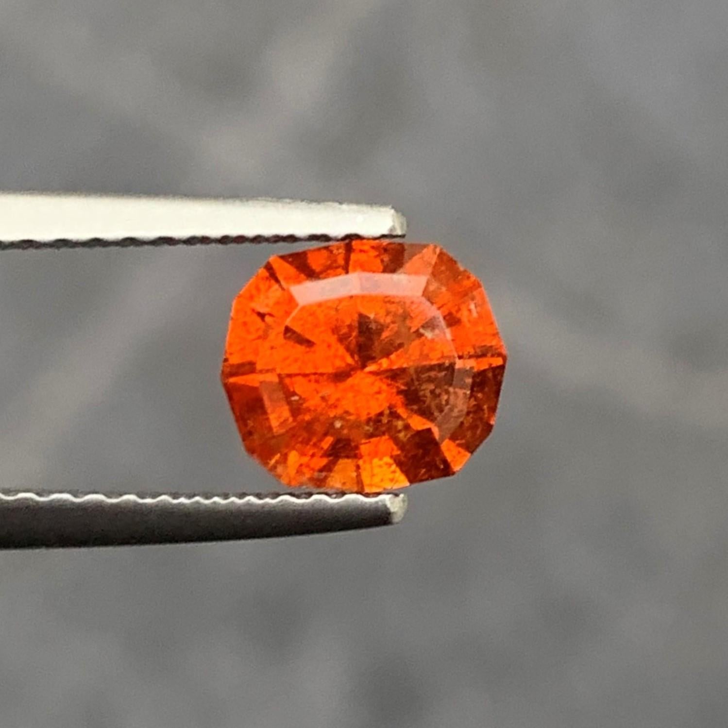 SI Clarity 1.60 Carat Loose Spessartine Garnet Fancy Cut from Afghanistan Mine In New Condition For Sale In Peshawar, PK