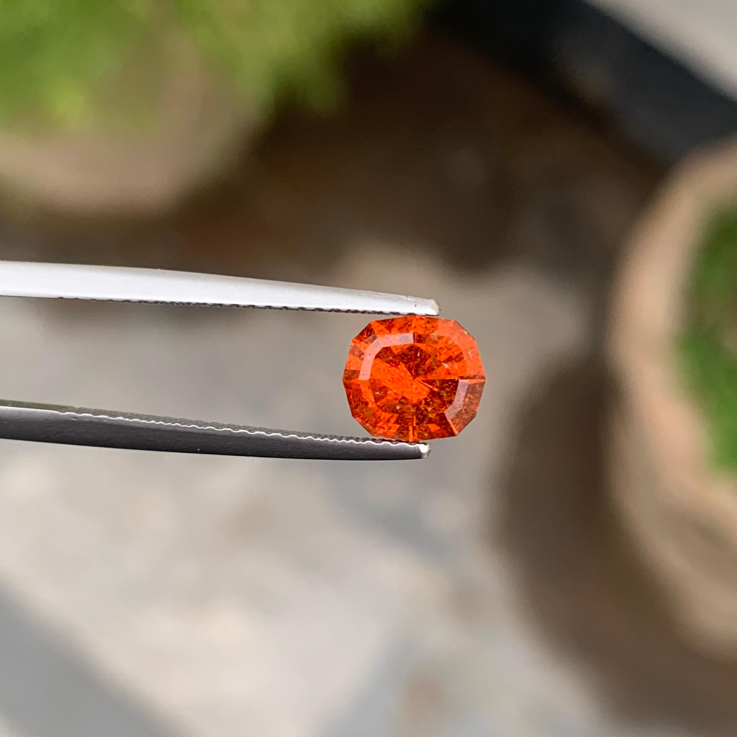 SI Clarity grenat spessartine taille fantaisie non serti de 1,60 carat provenant d'une mine d'Afghanistan en vente 3